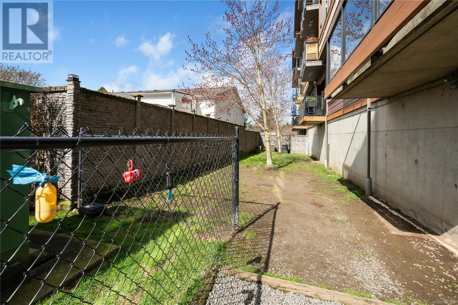209 3220 Jacklin Rd