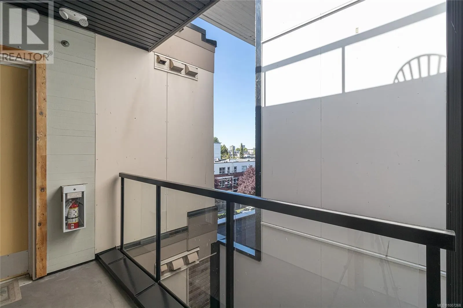 402 1121 Fort St