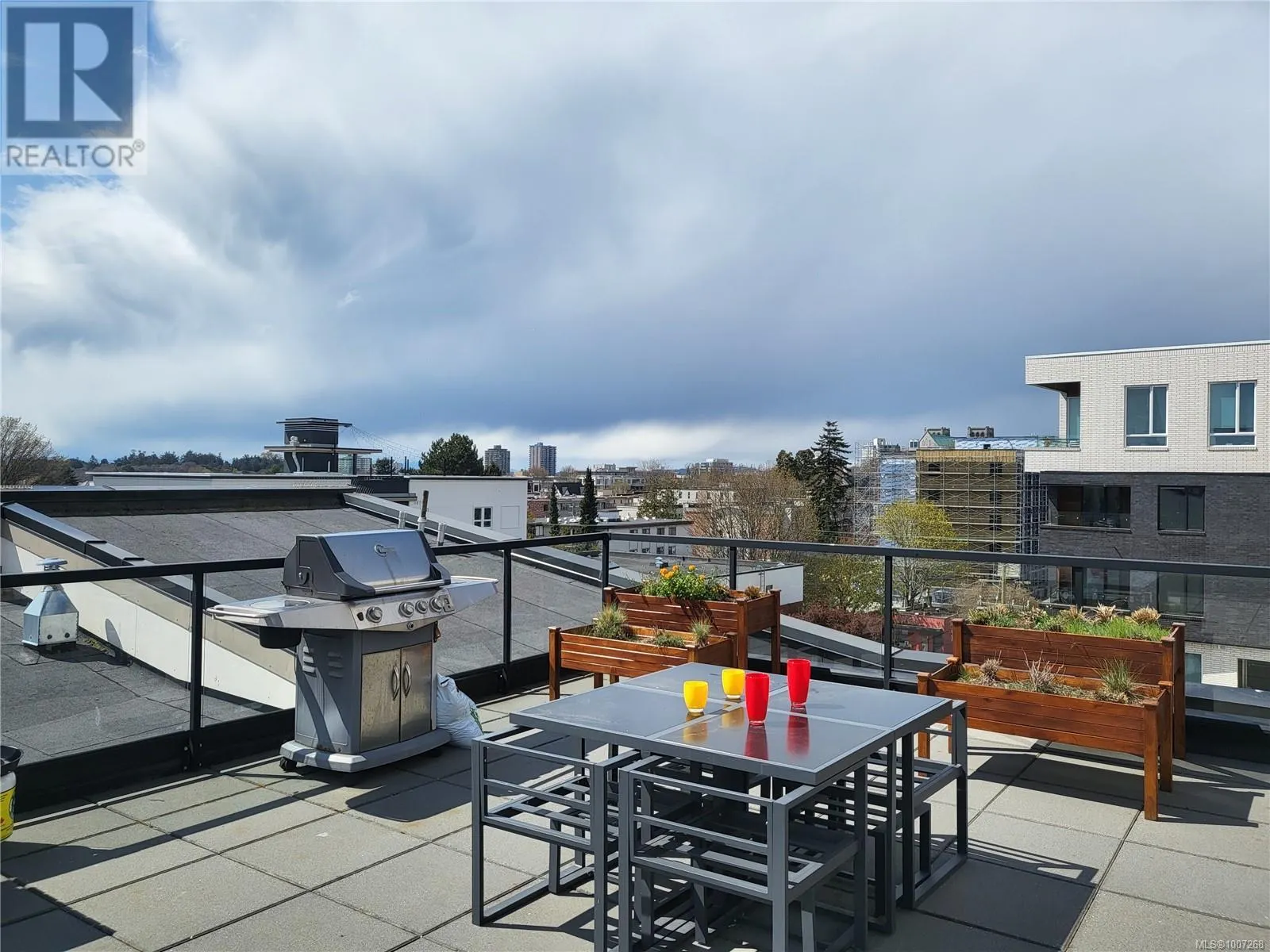 402 1121 Fort St