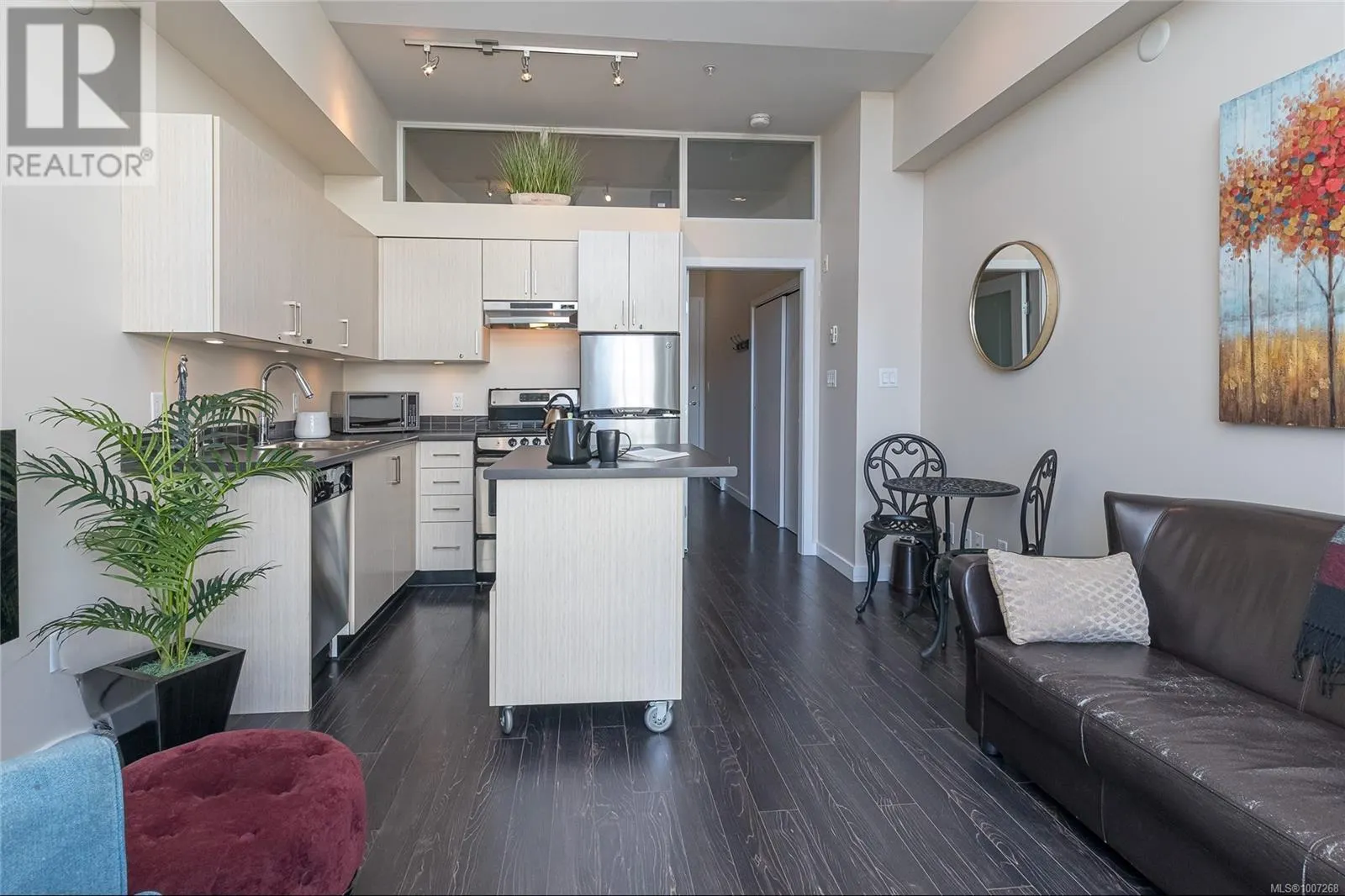 402 1121 Fort St