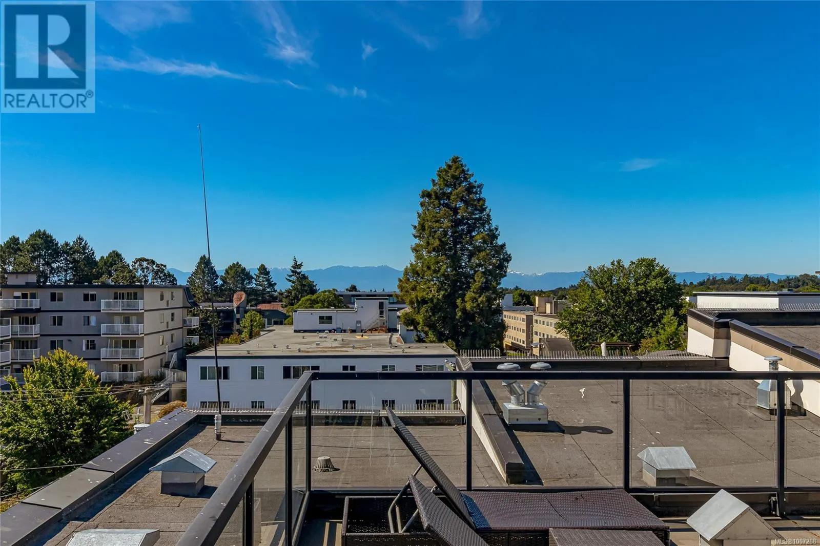 402 1121 Fort St