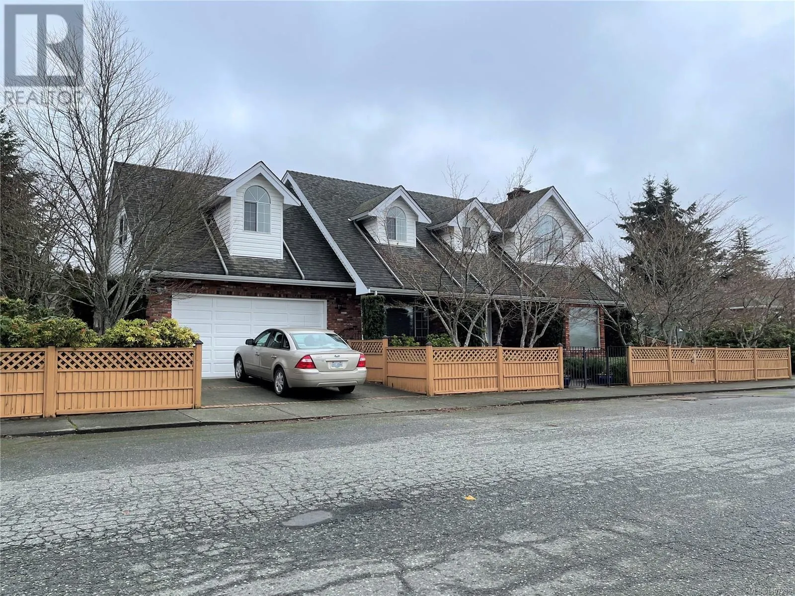 3867 5th Ave