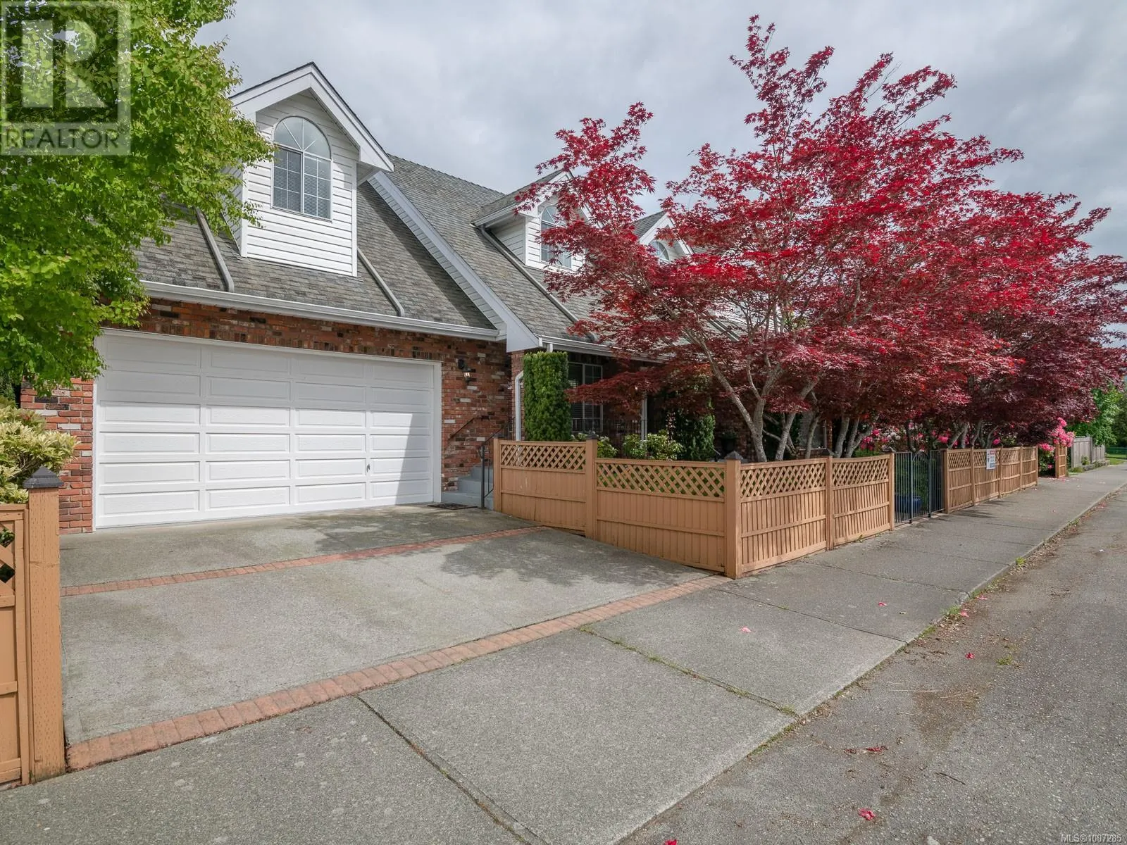 3867 5th Ave