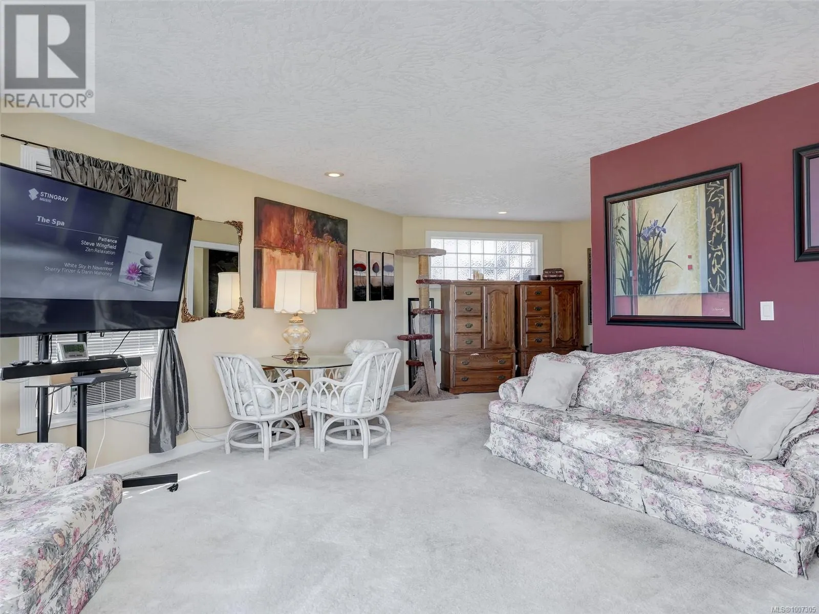 8626 Lochside Dr