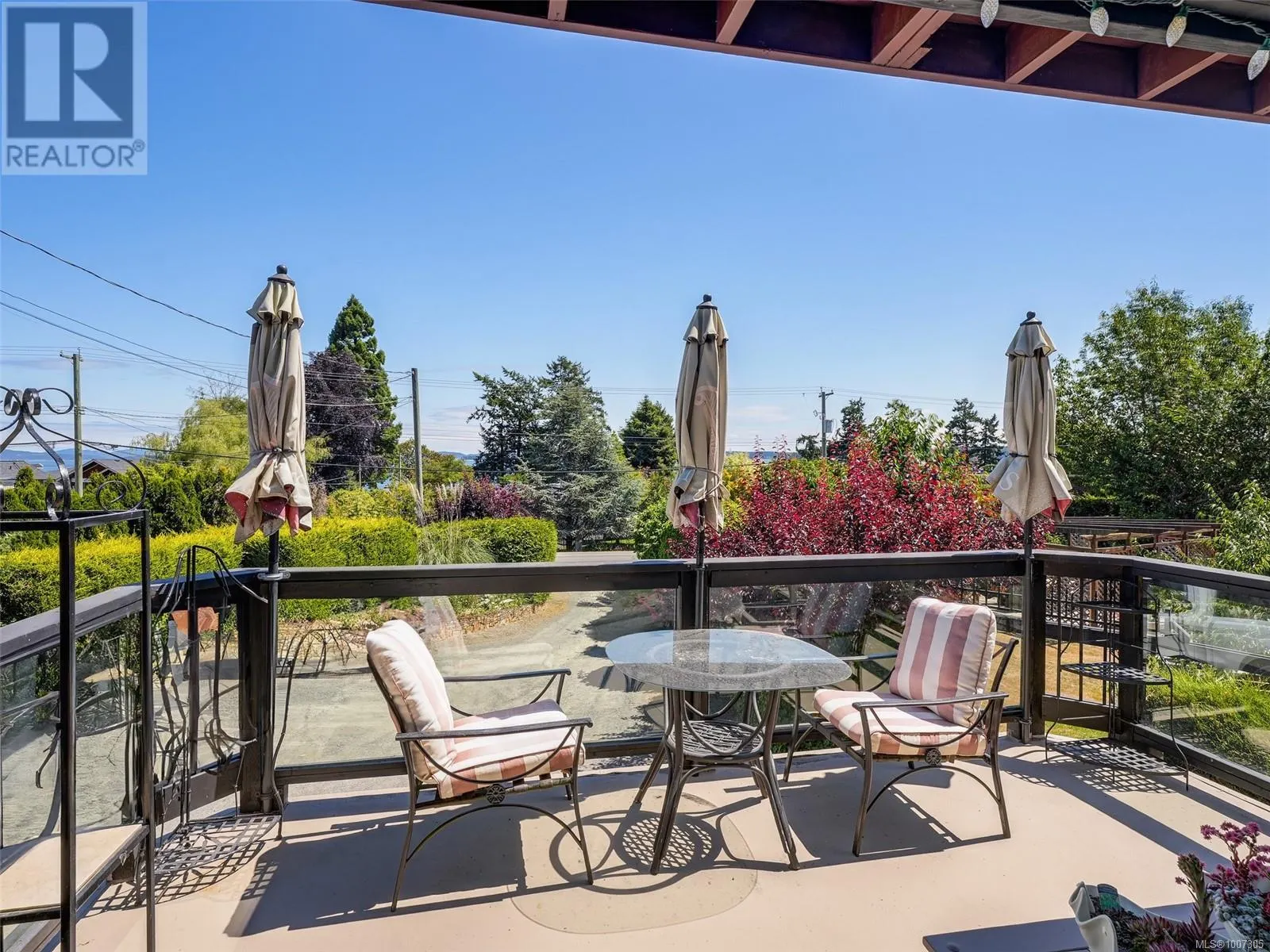 8626 Lochside Dr