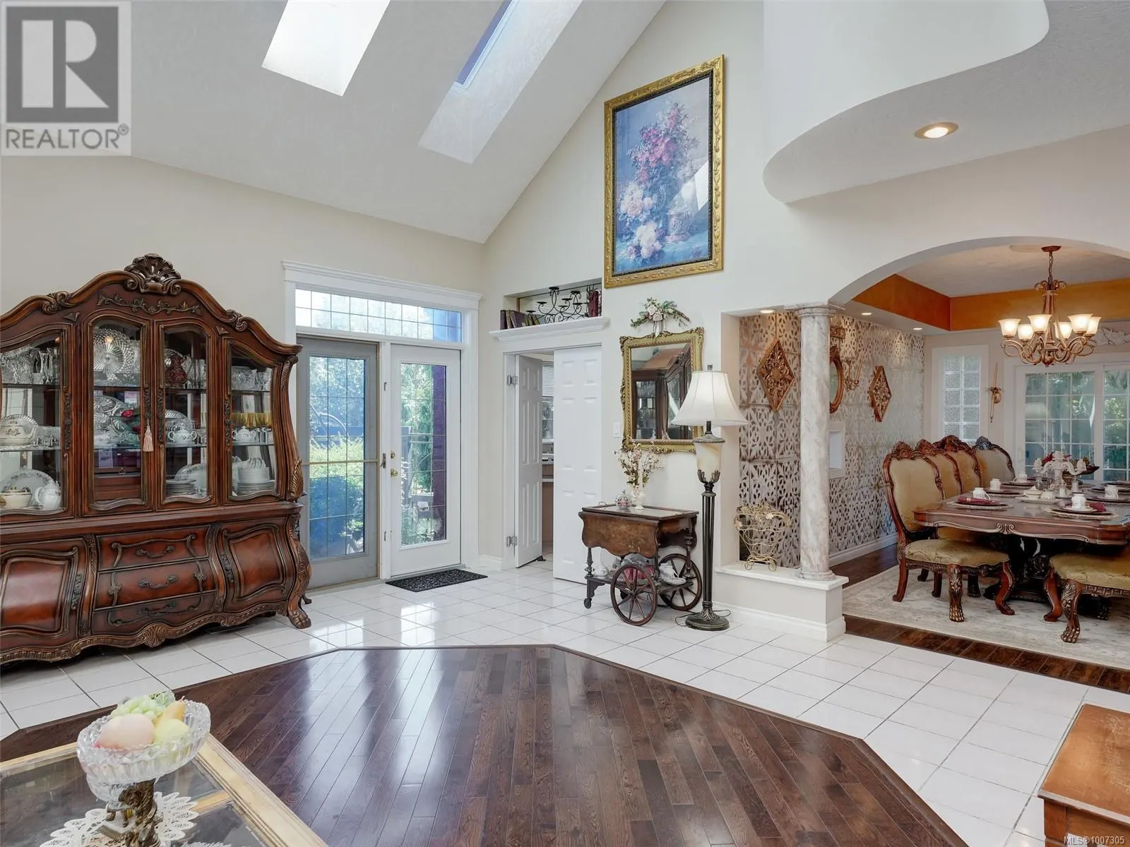 8626 Lochside Dr
