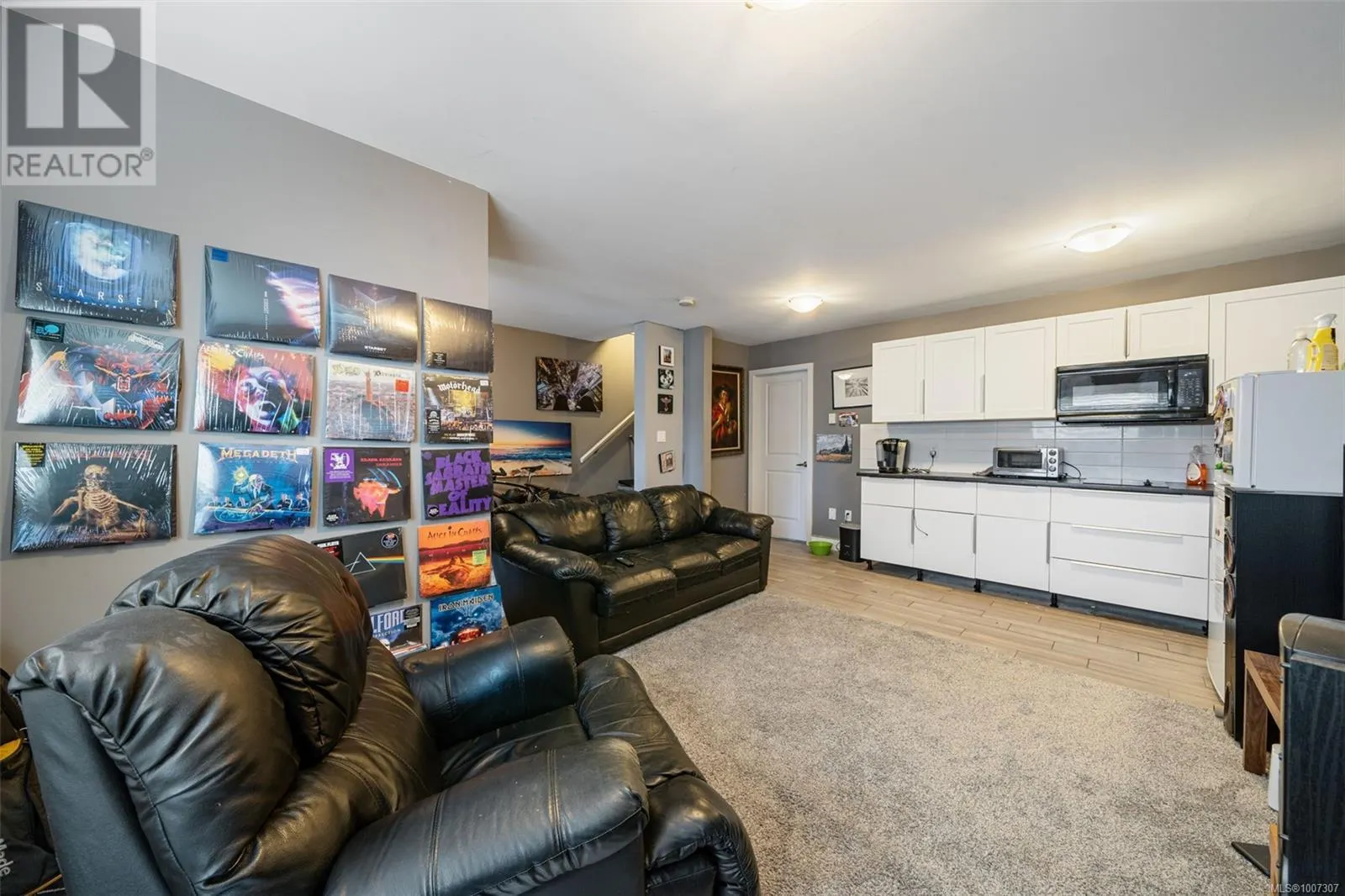 860 Brock Ave