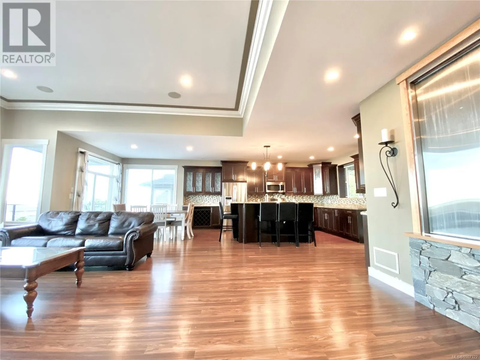 3702 Glen Oaks Dr