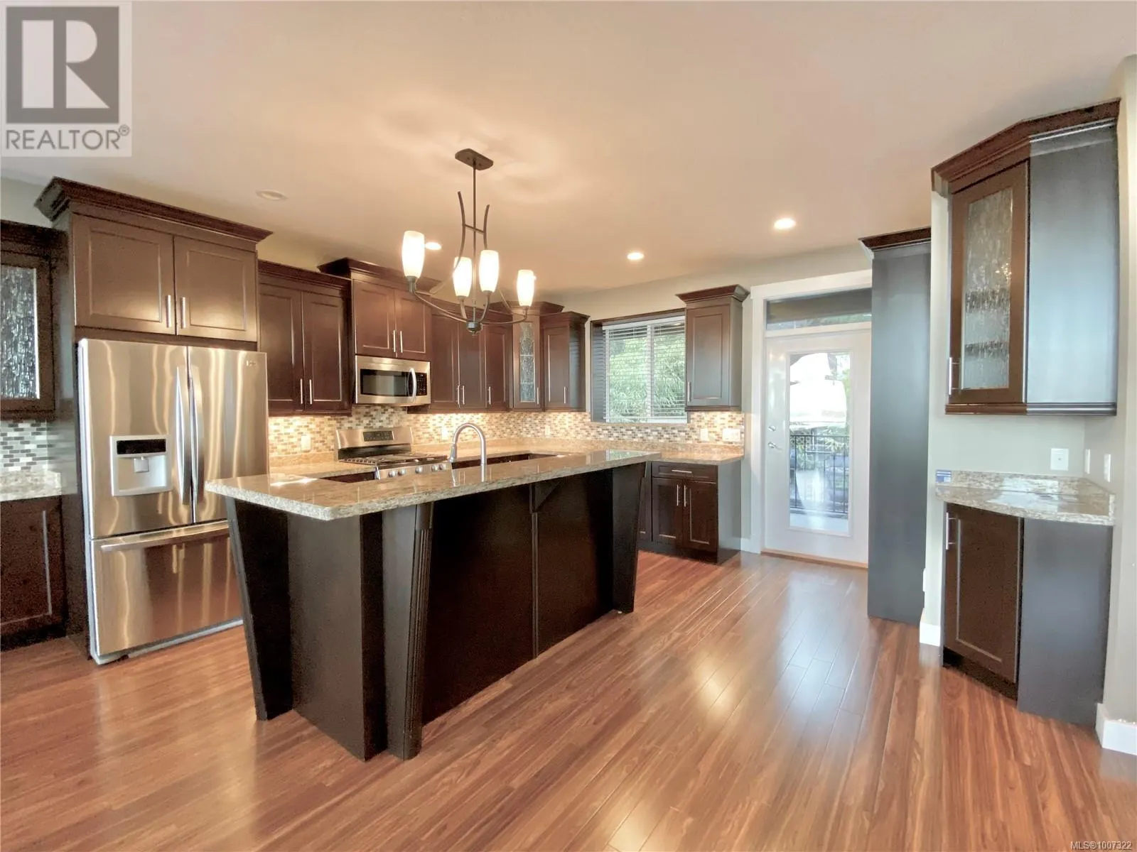3702 Glen Oaks Dr