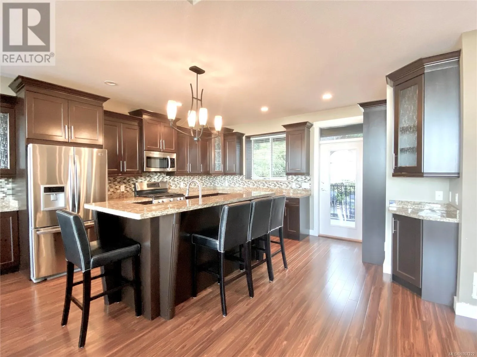 3702 Glen Oaks Dr
