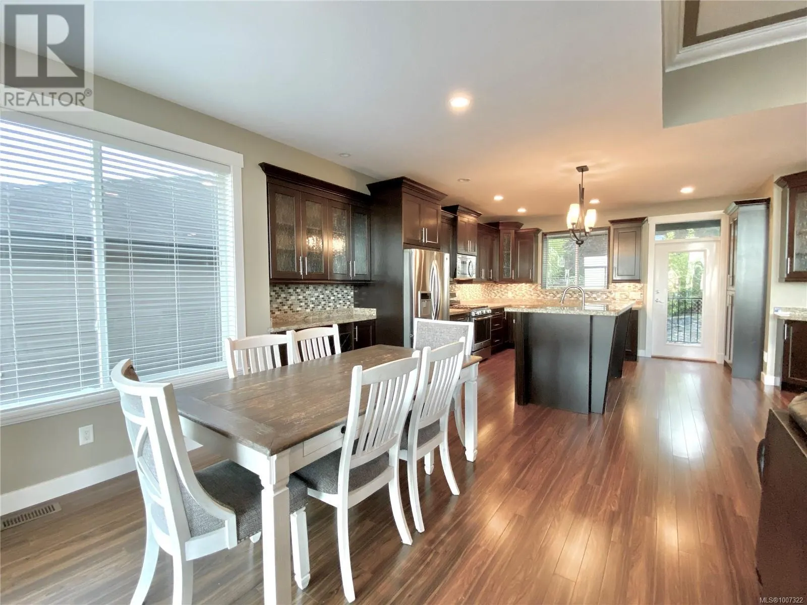 3702 Glen Oaks Dr