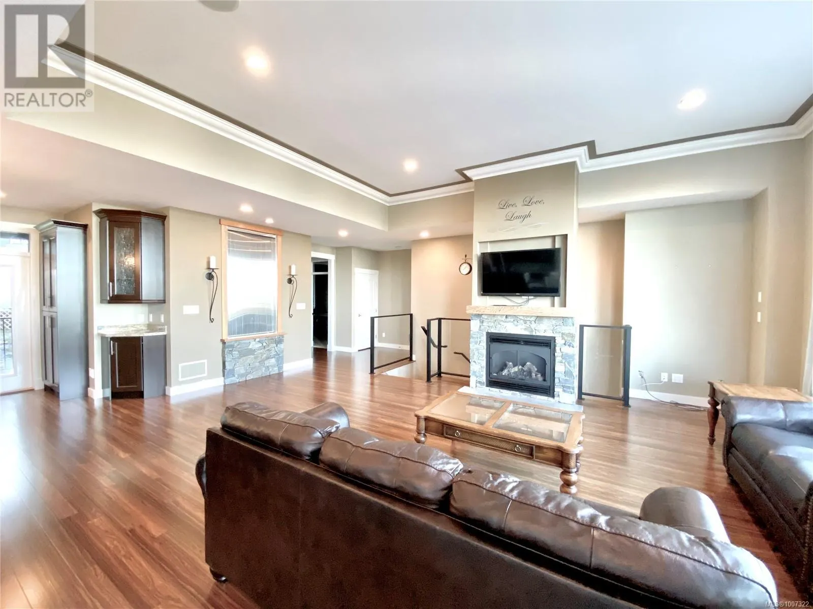 3702 Glen Oaks Dr