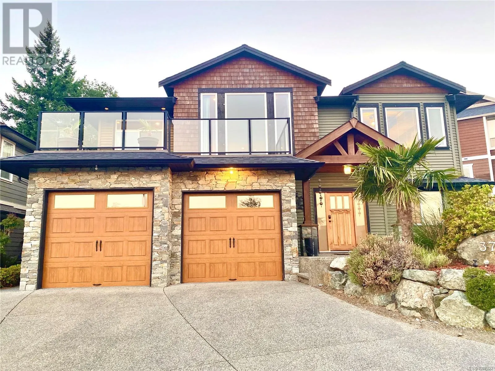 3702 Glen Oaks Dr