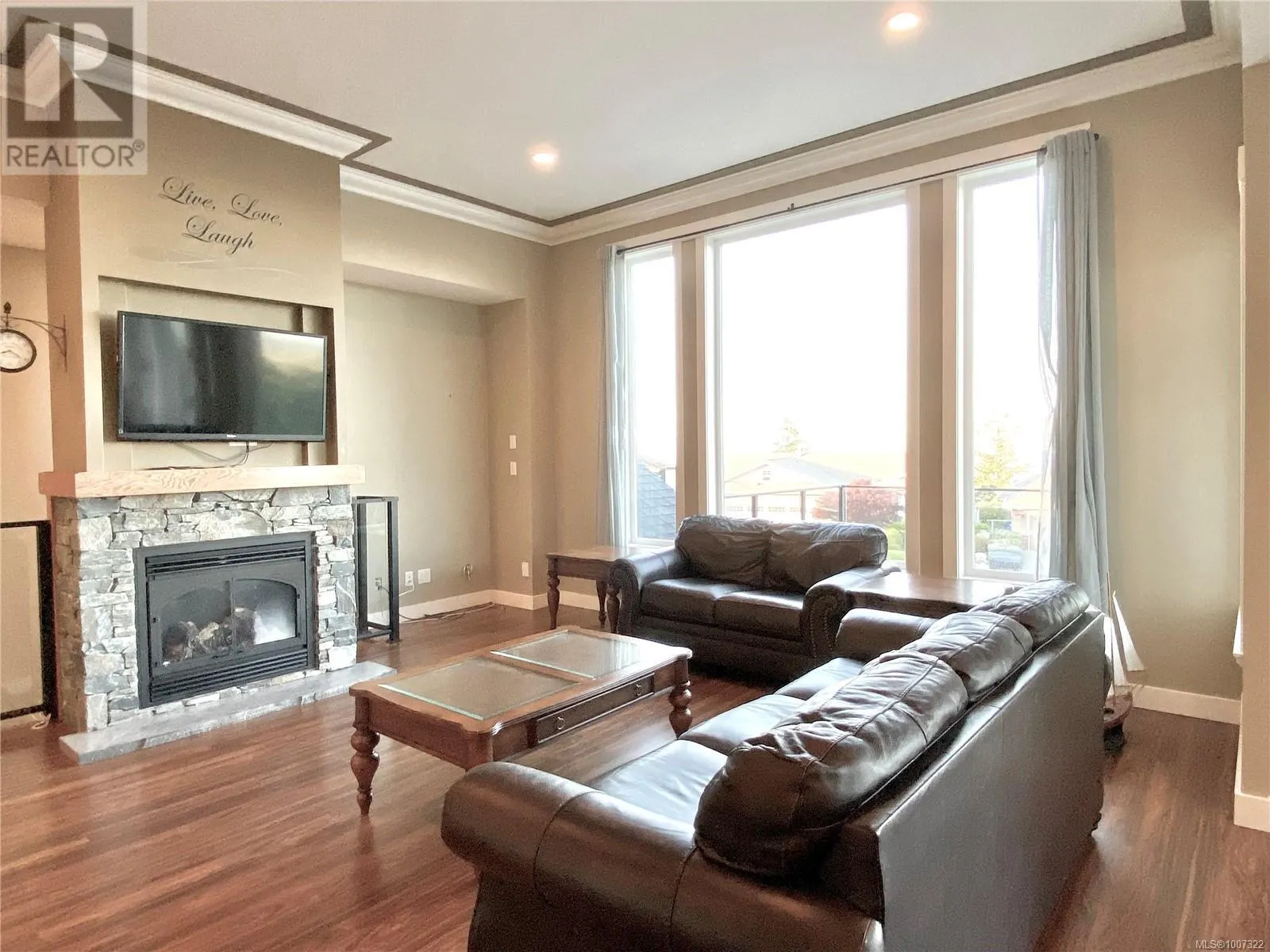3702 Glen Oaks Dr