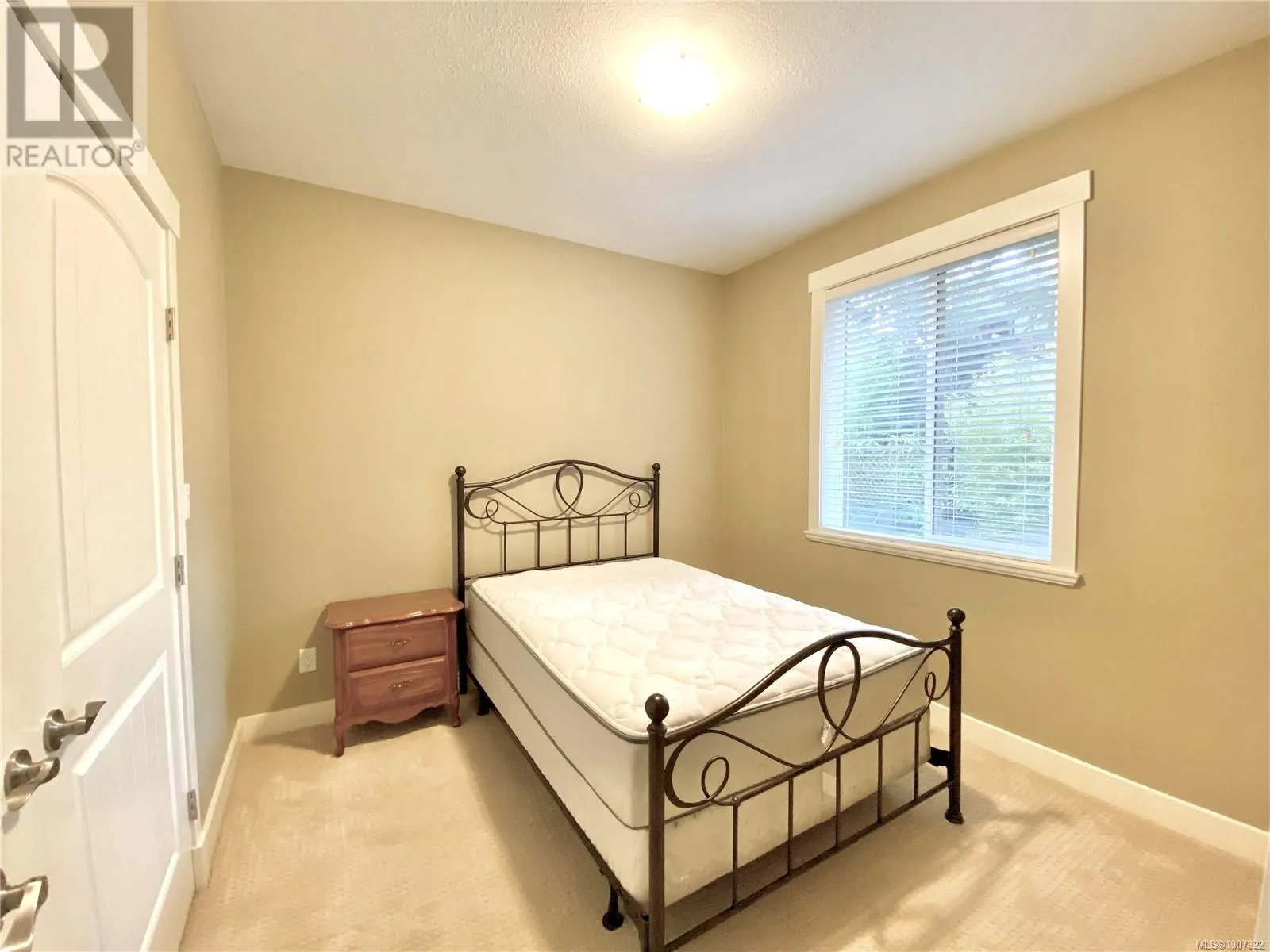 3702 Glen Oaks Dr
