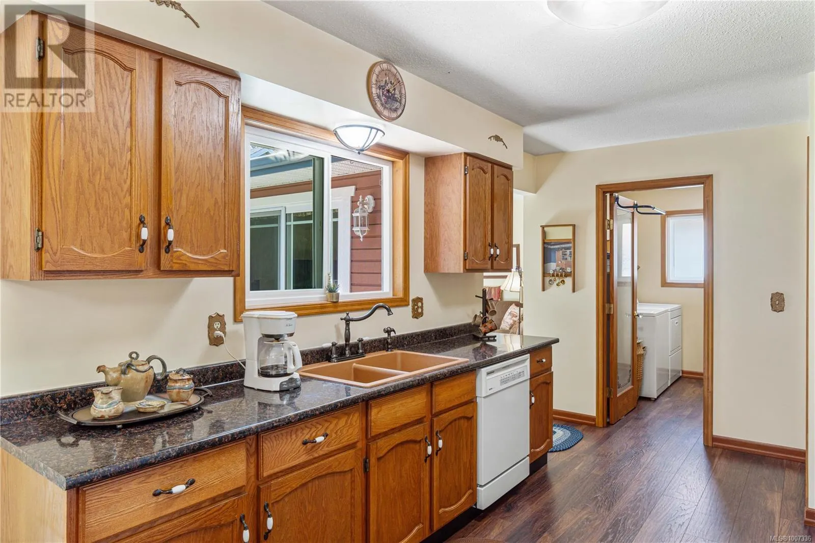 694 Wedgewood Cres