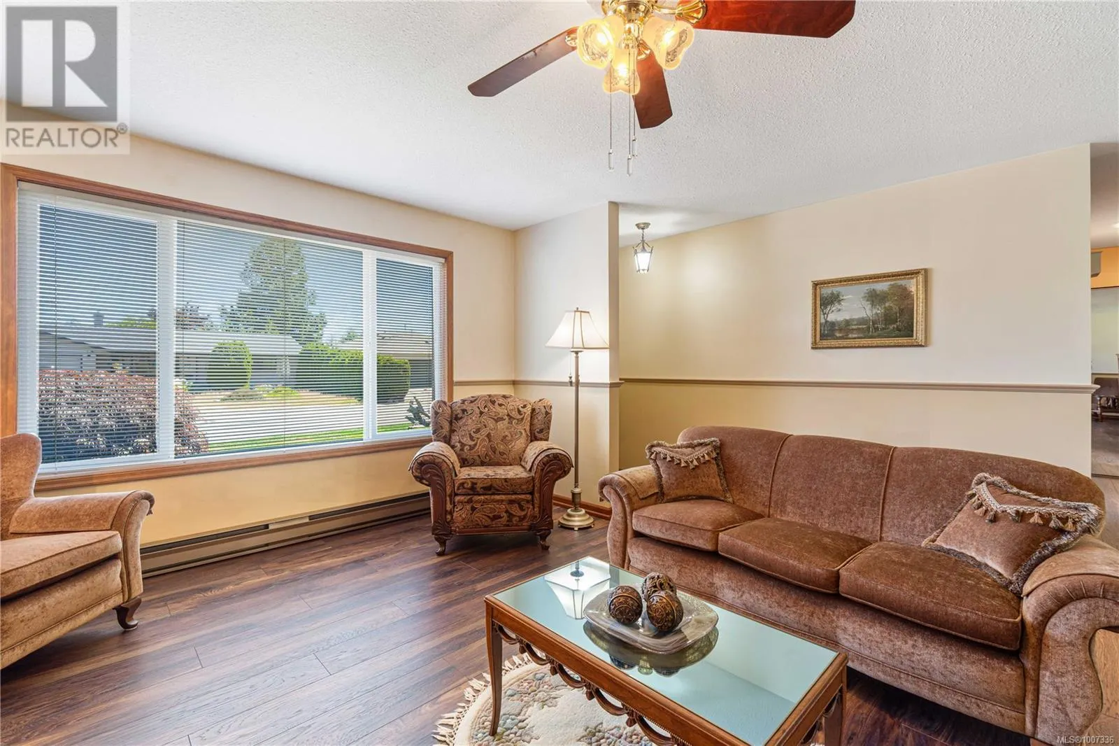 694 Wedgewood Cres