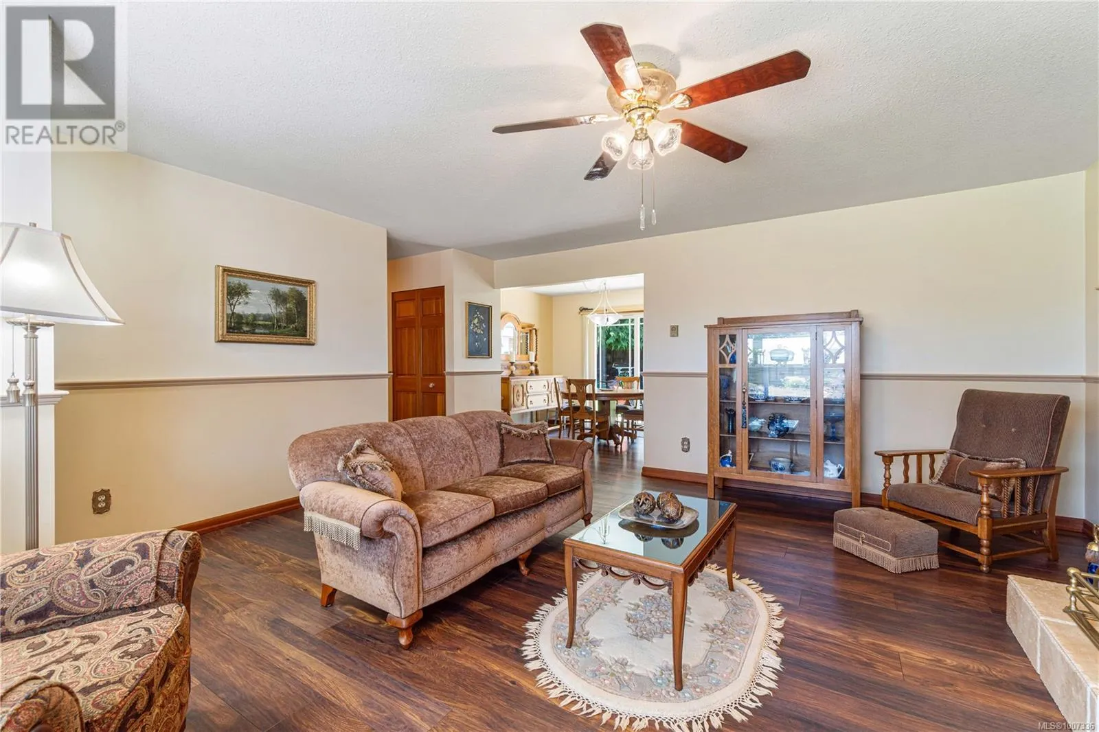 694 Wedgewood Cres