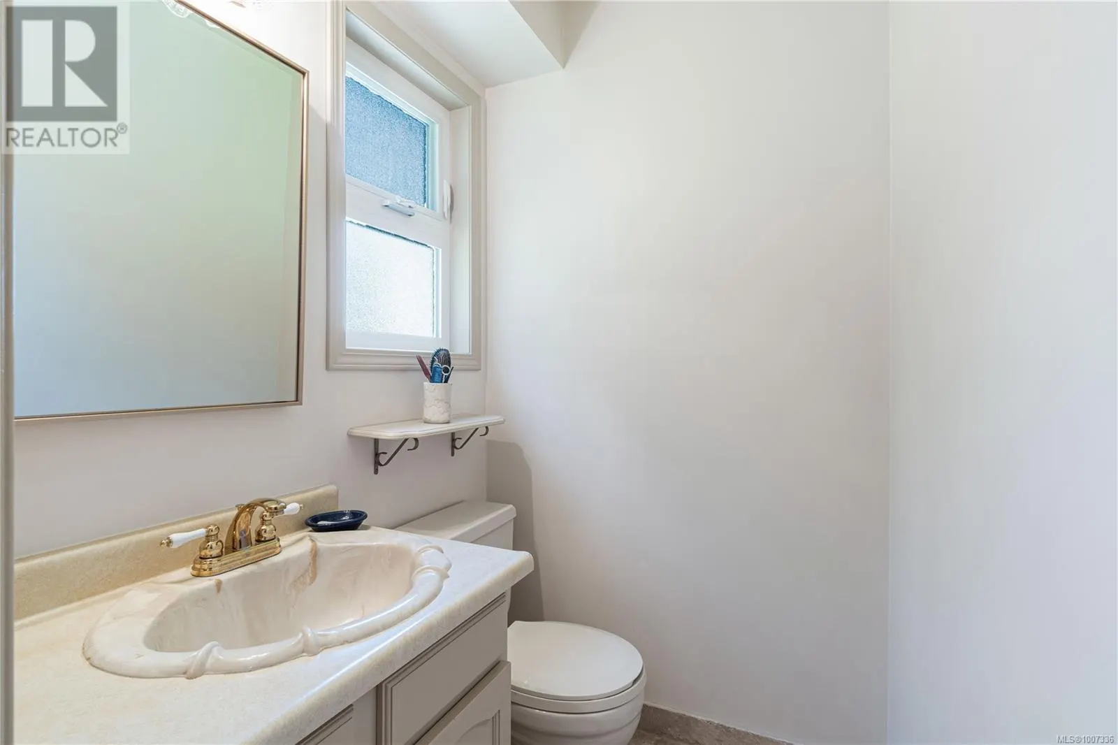 694 Wedgewood Cres