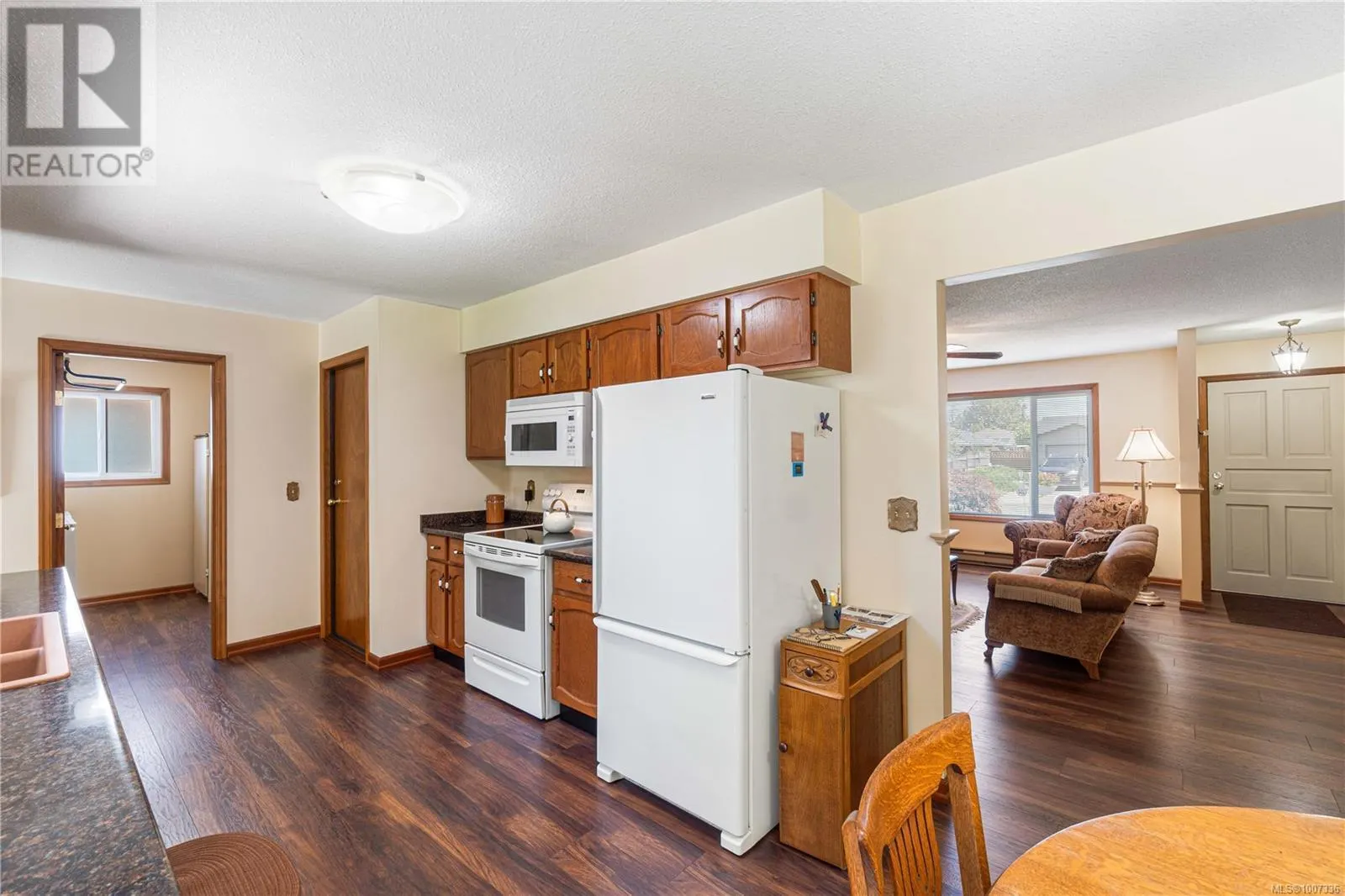 694 Wedgewood Cres