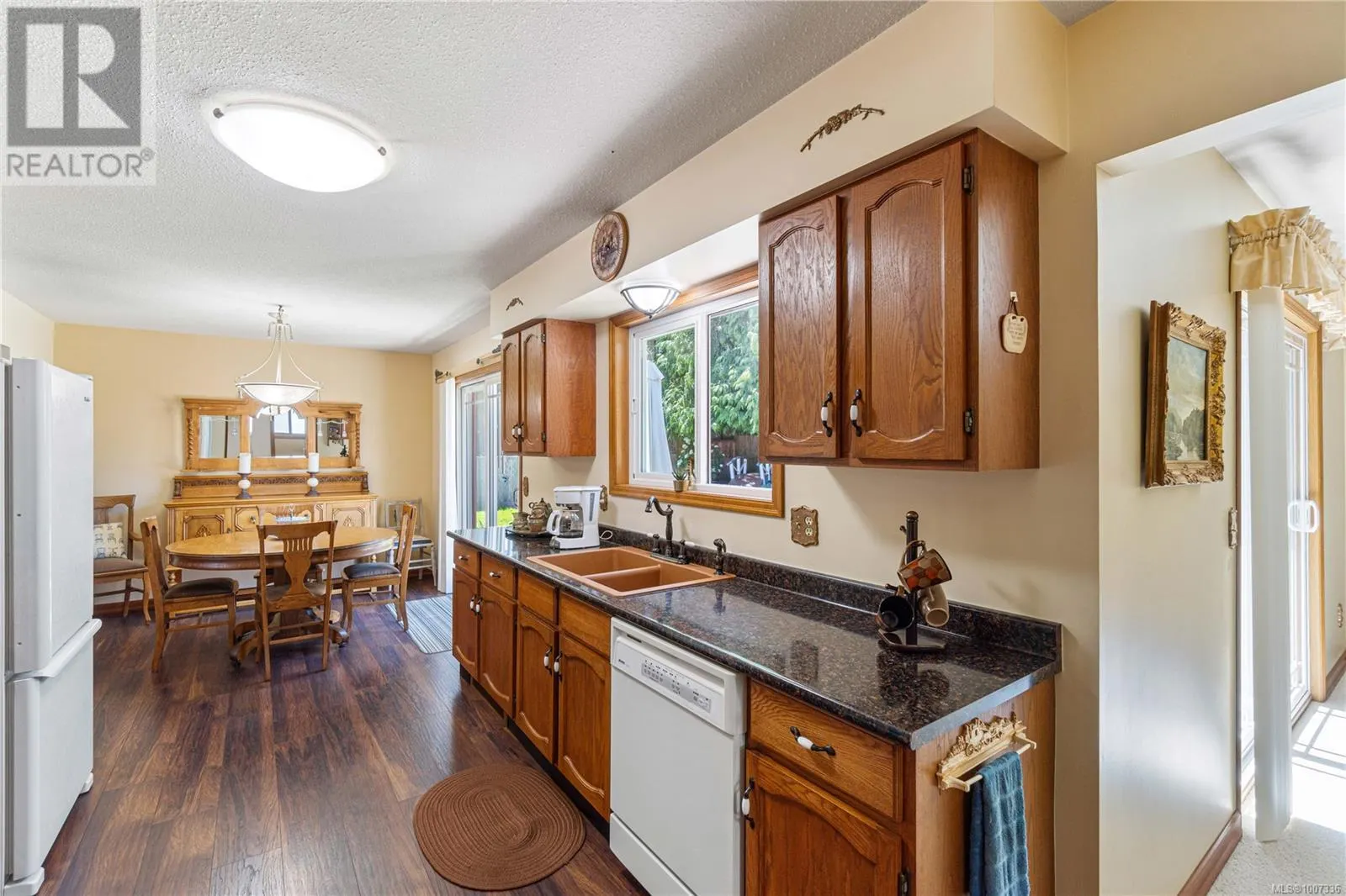 694 Wedgewood Cres