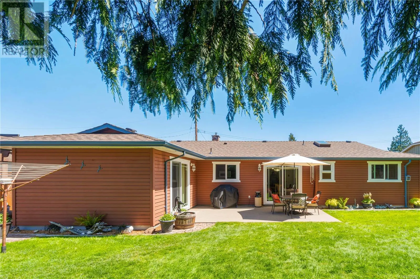694 Wedgewood Cres