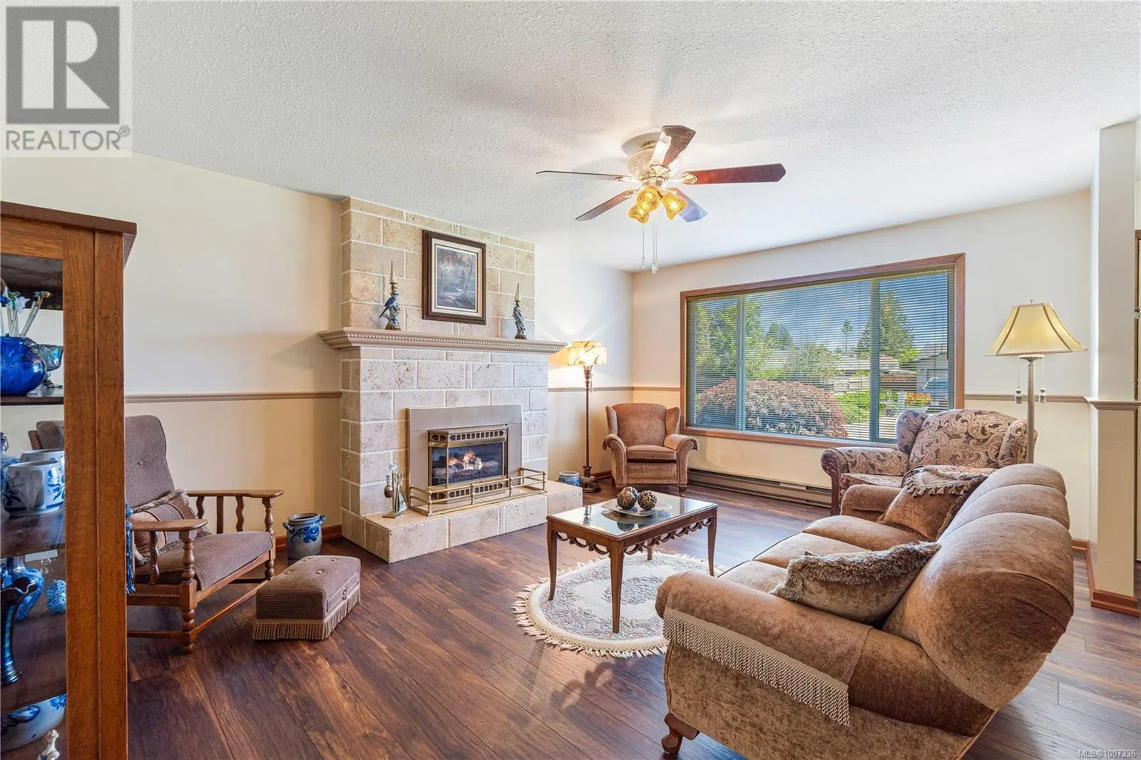 694 Wedgewood Cres