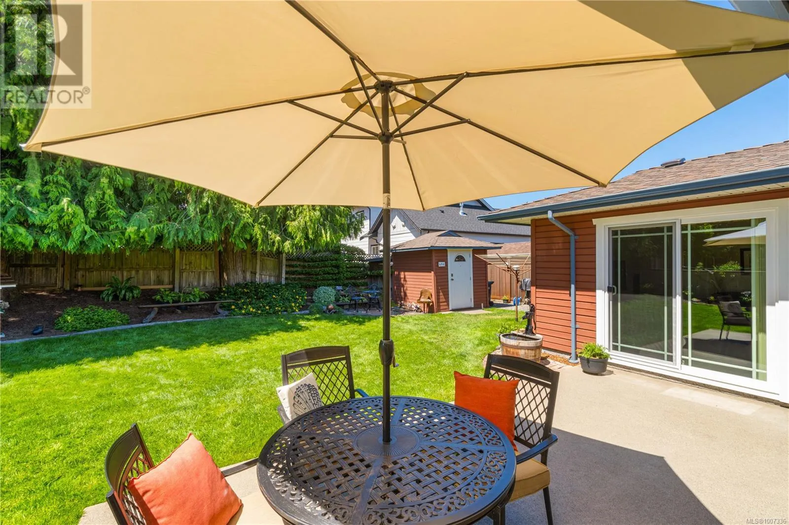 694 Wedgewood Cres