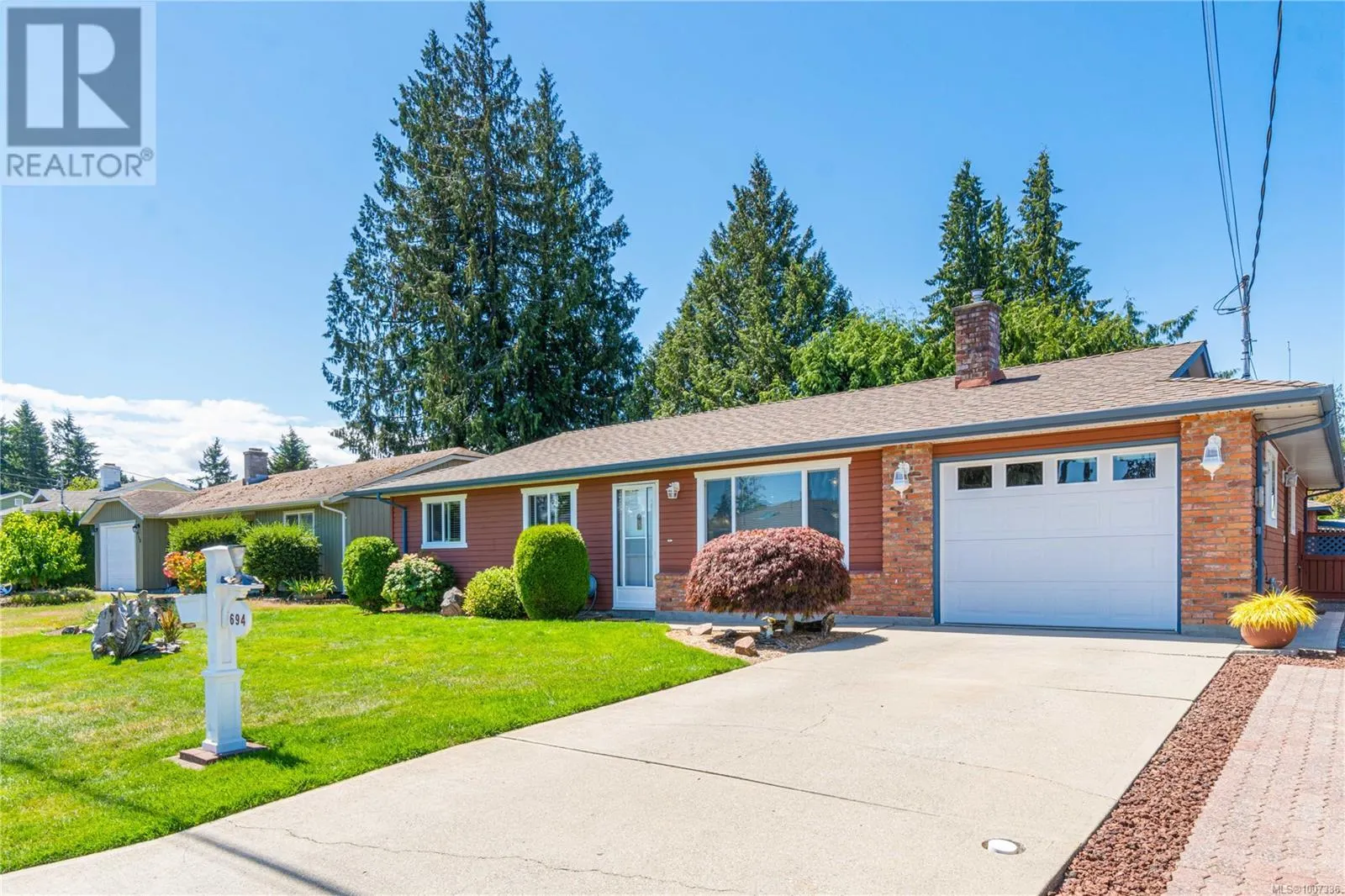 694 Wedgewood Cres
