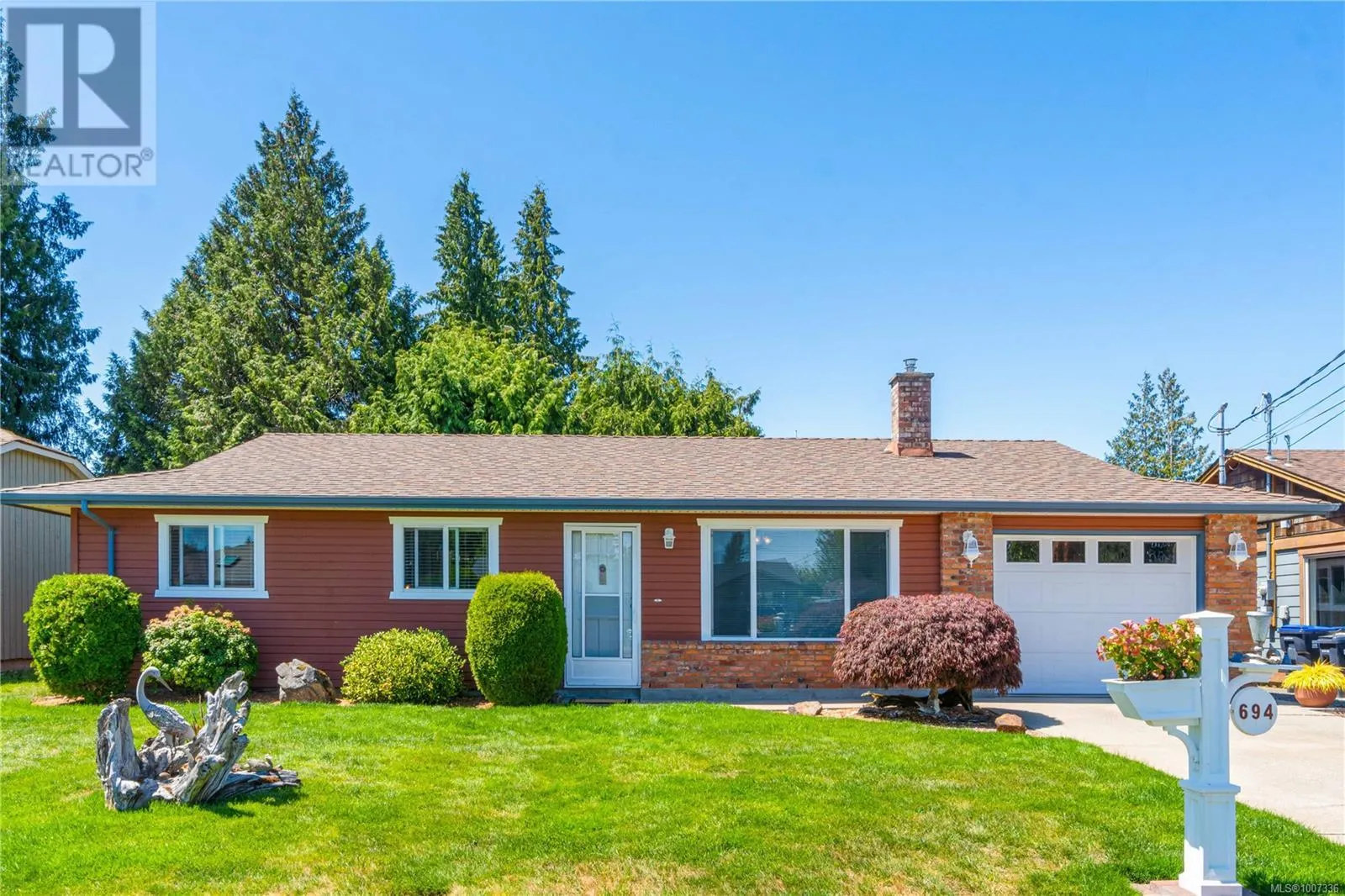 694 Wedgewood Cres