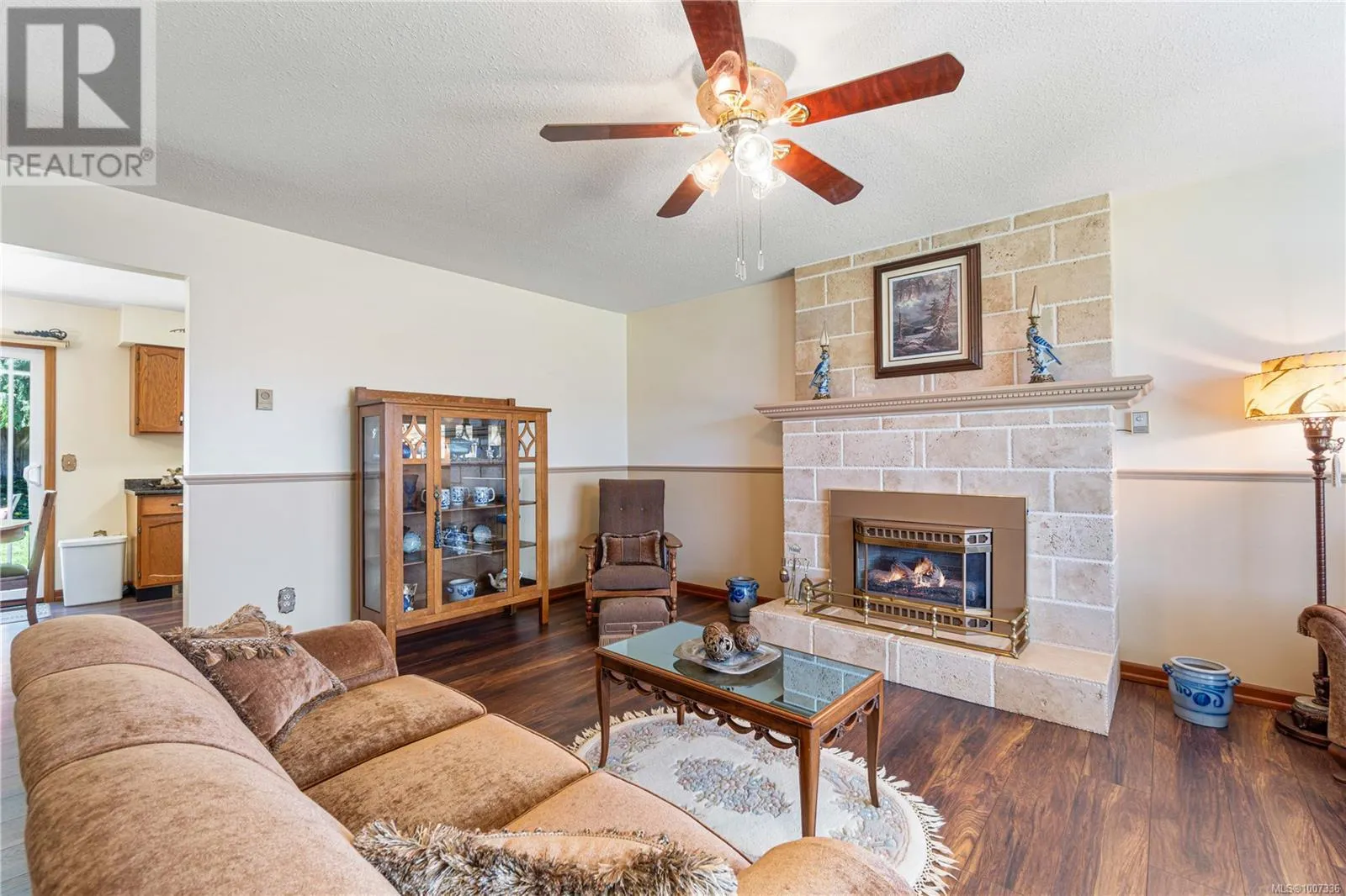 694 Wedgewood Cres