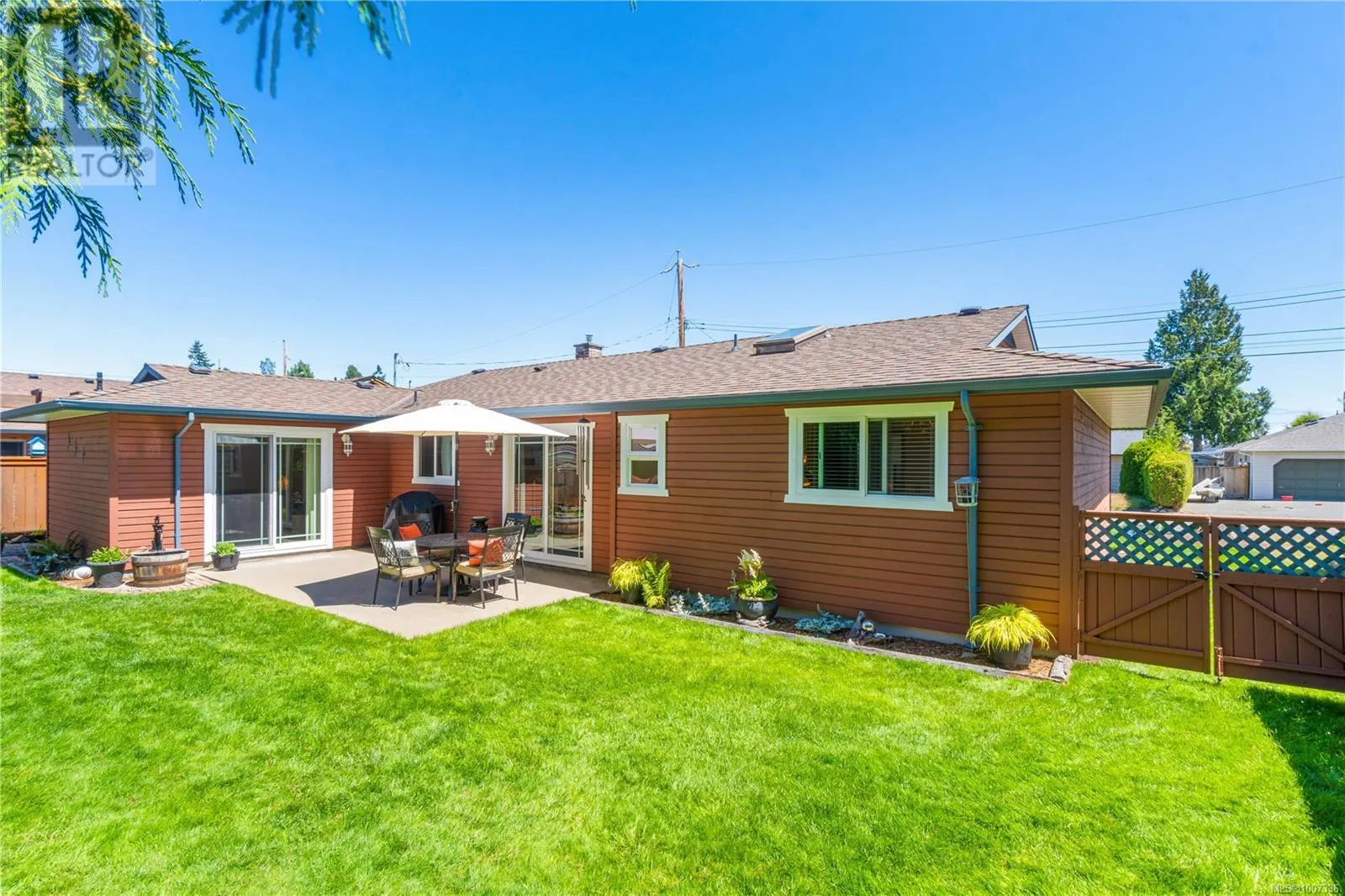 694 Wedgewood Cres