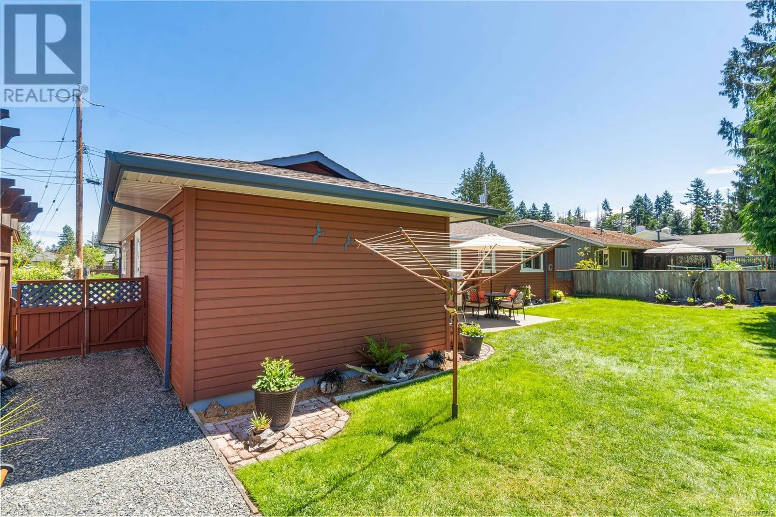 694 Wedgewood Cres