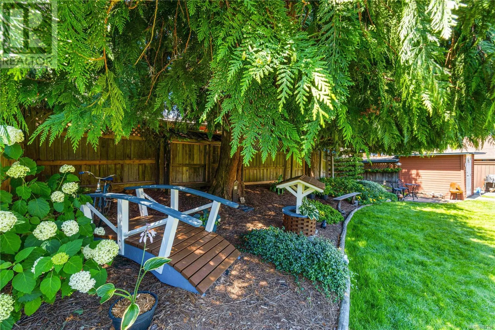 694 Wedgewood Cres