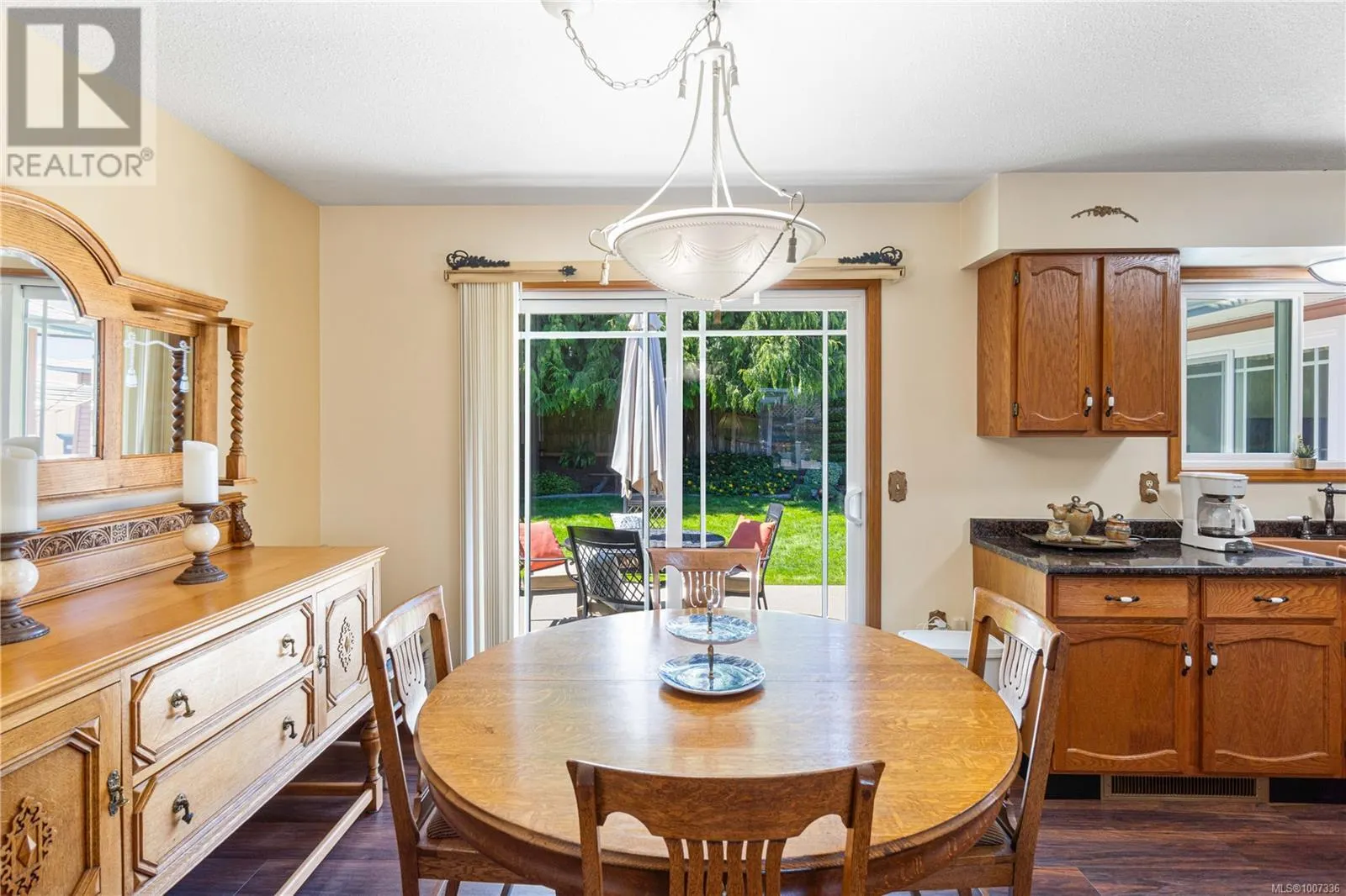 694 Wedgewood Cres