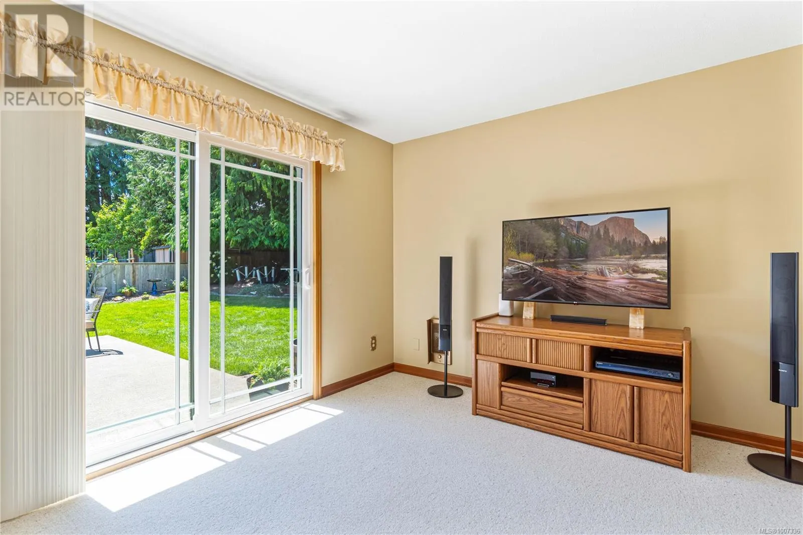 694 Wedgewood Cres