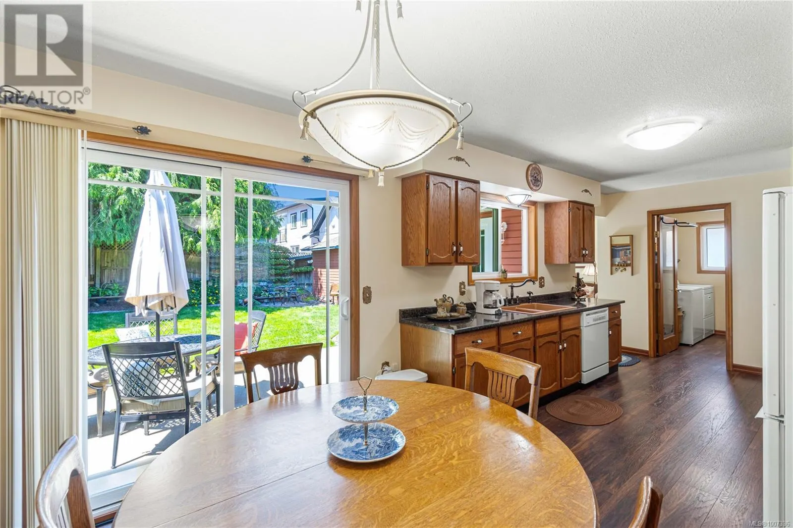 694 Wedgewood Cres
