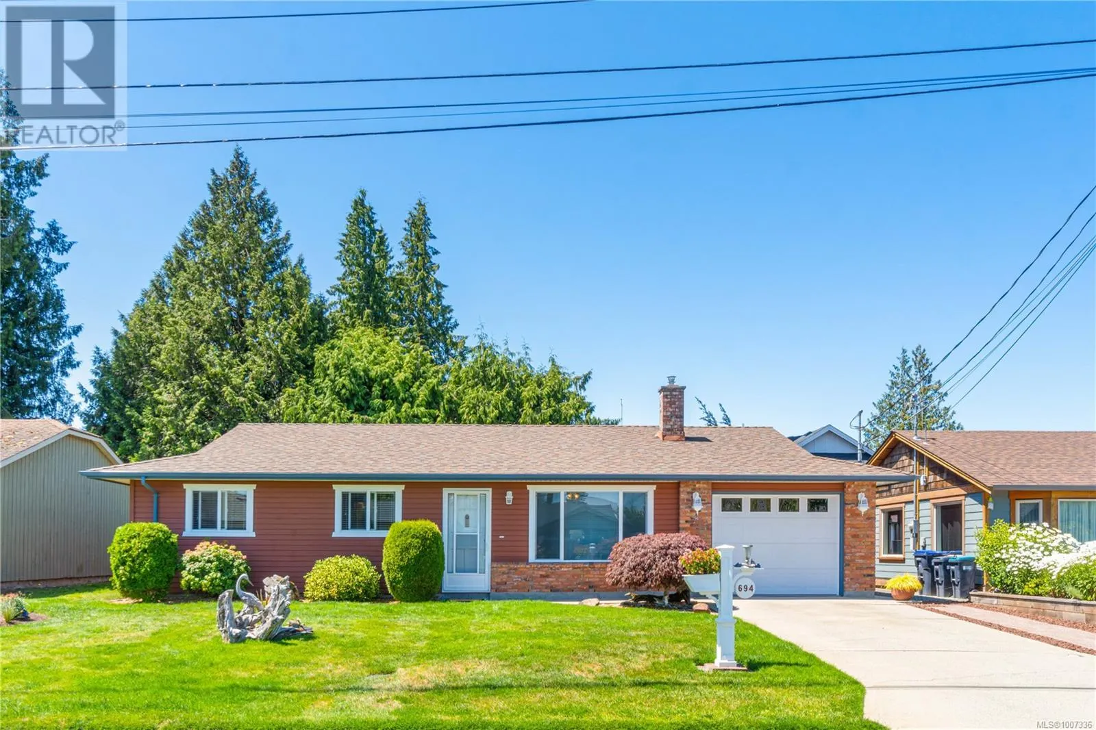 694 Wedgewood Cres