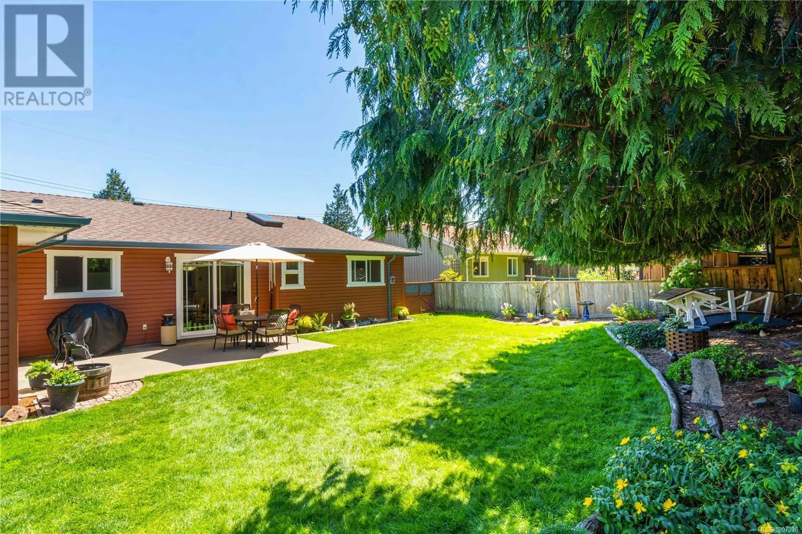 694 Wedgewood Cres