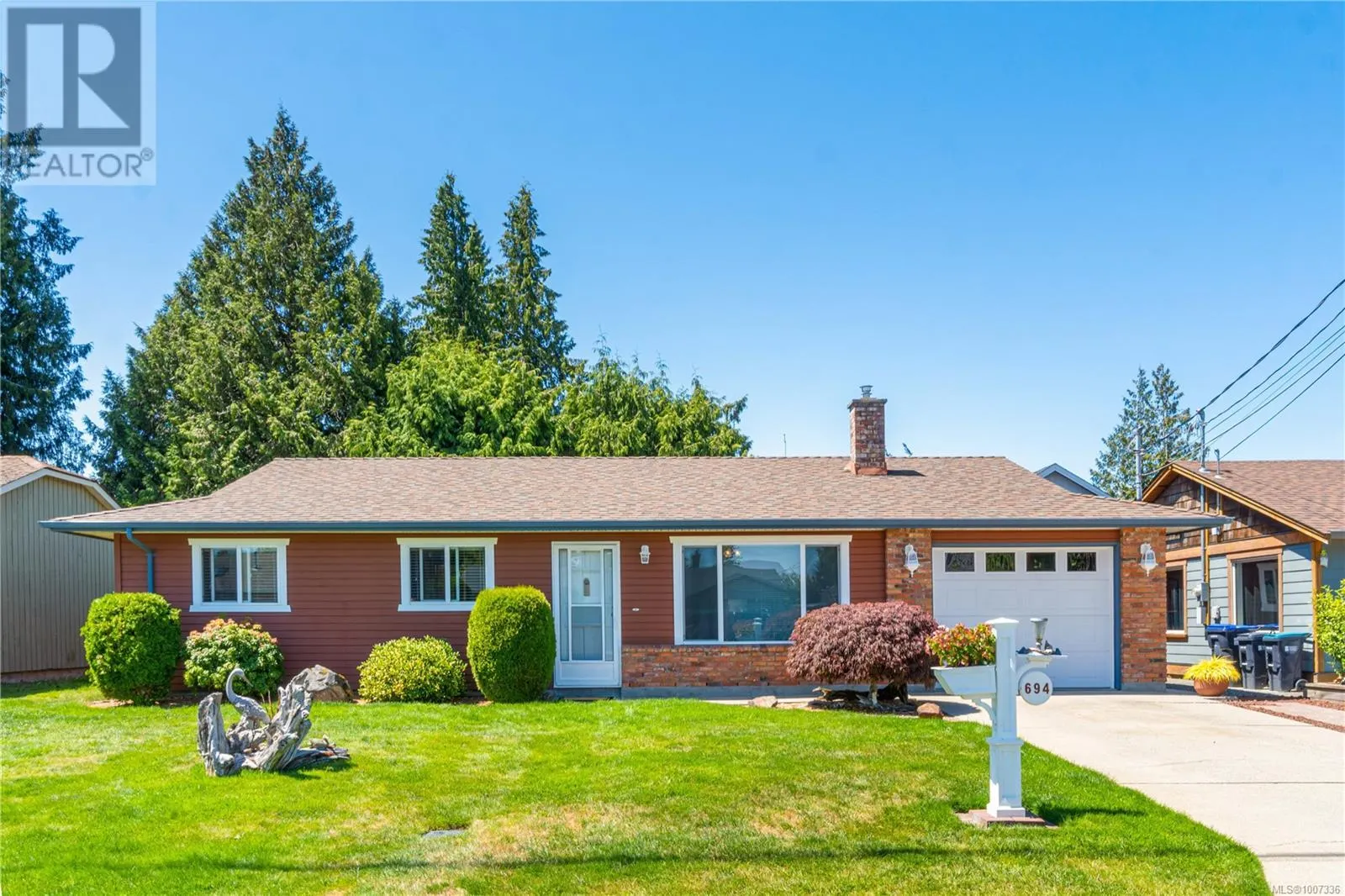 694 Wedgewood Cres
