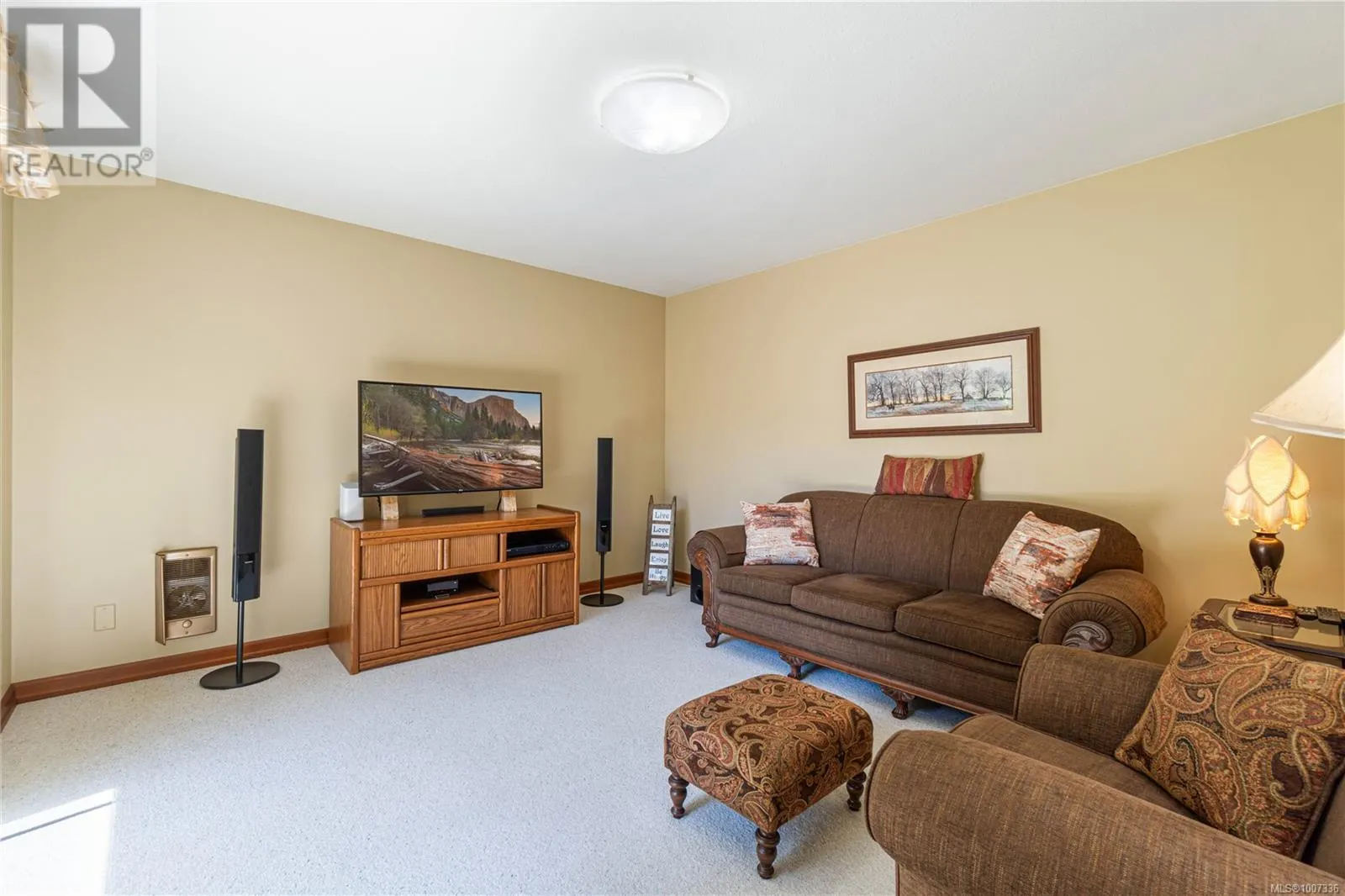 694 Wedgewood Cres