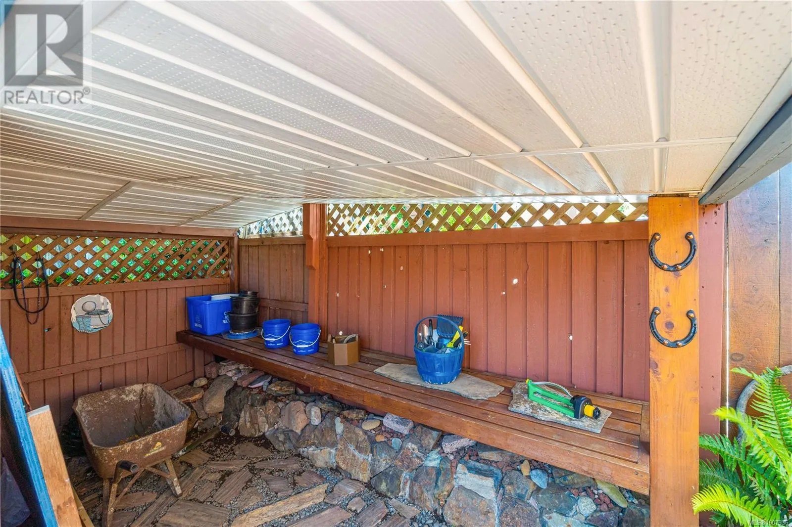 694 Wedgewood Cres