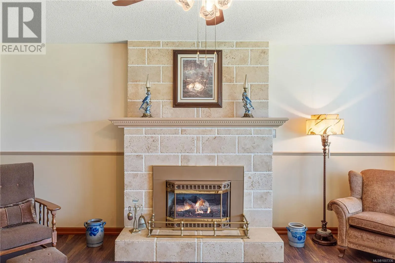 694 Wedgewood Cres