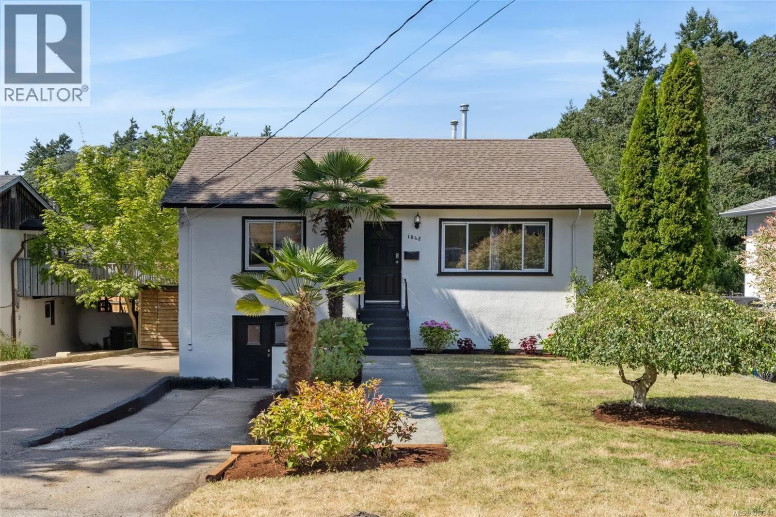 1042 Lodge Ave