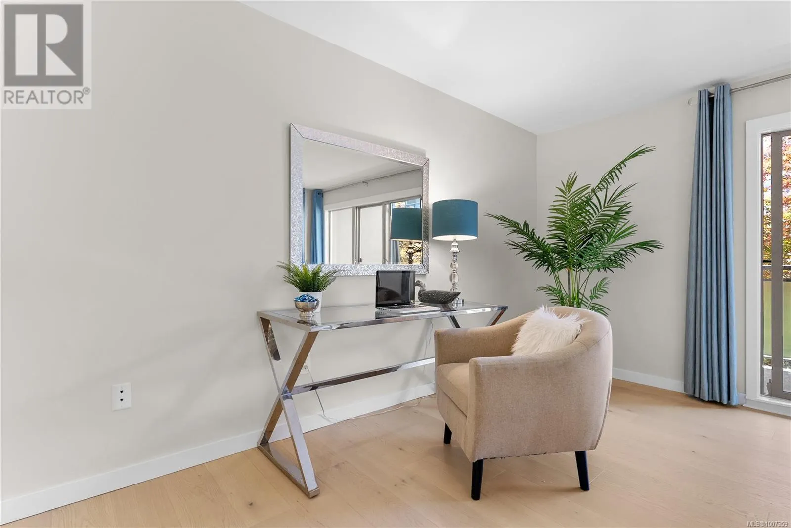 207 1419 Stadacona Ave