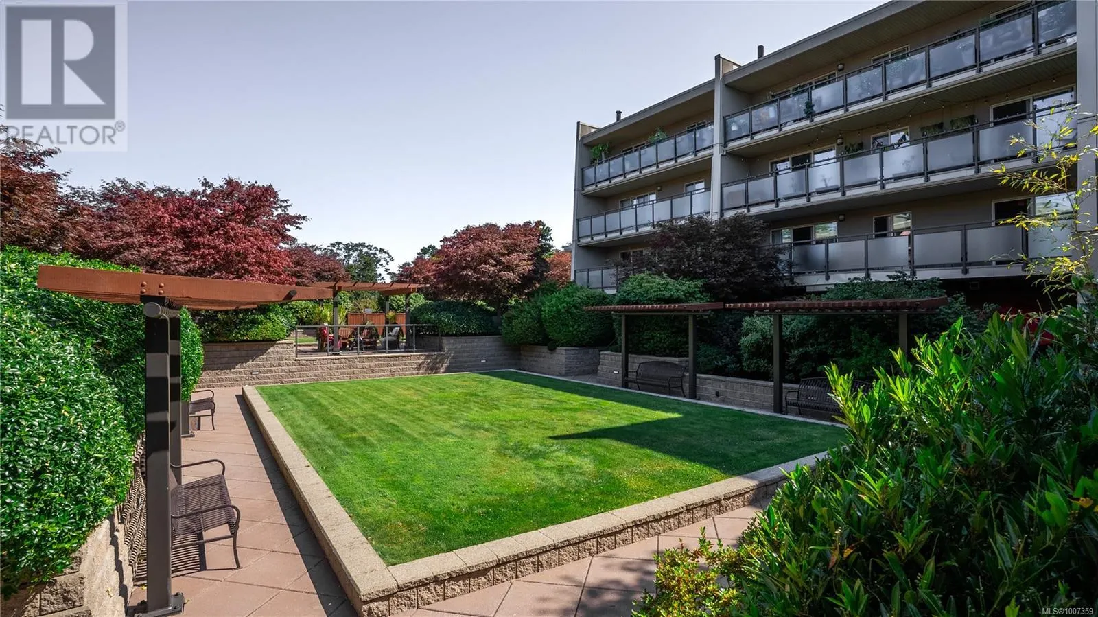207 1419 Stadacona Ave