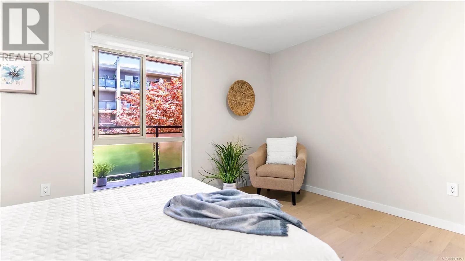 207 1419 Stadacona Ave