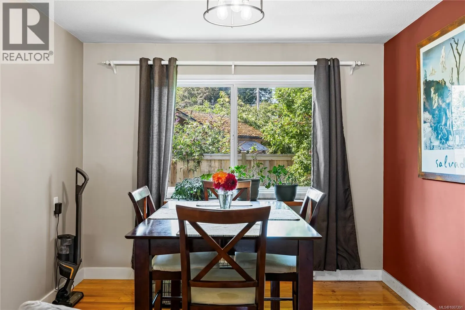 626 Tyee Cres