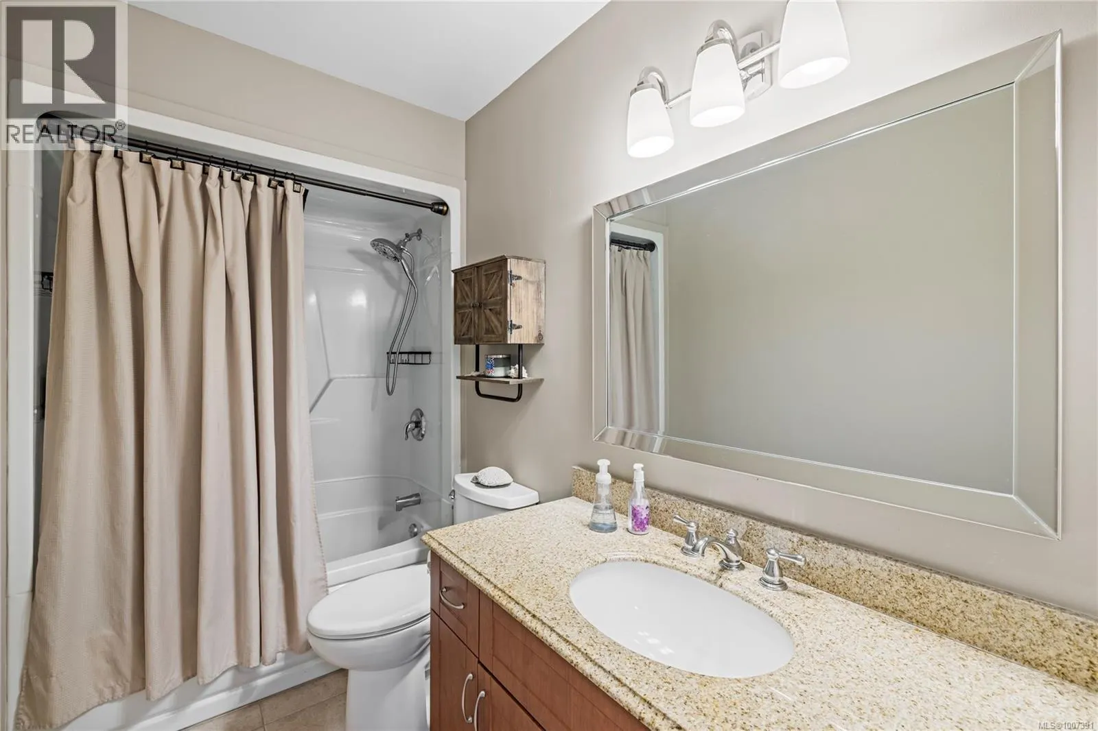 626 Tyee Cres