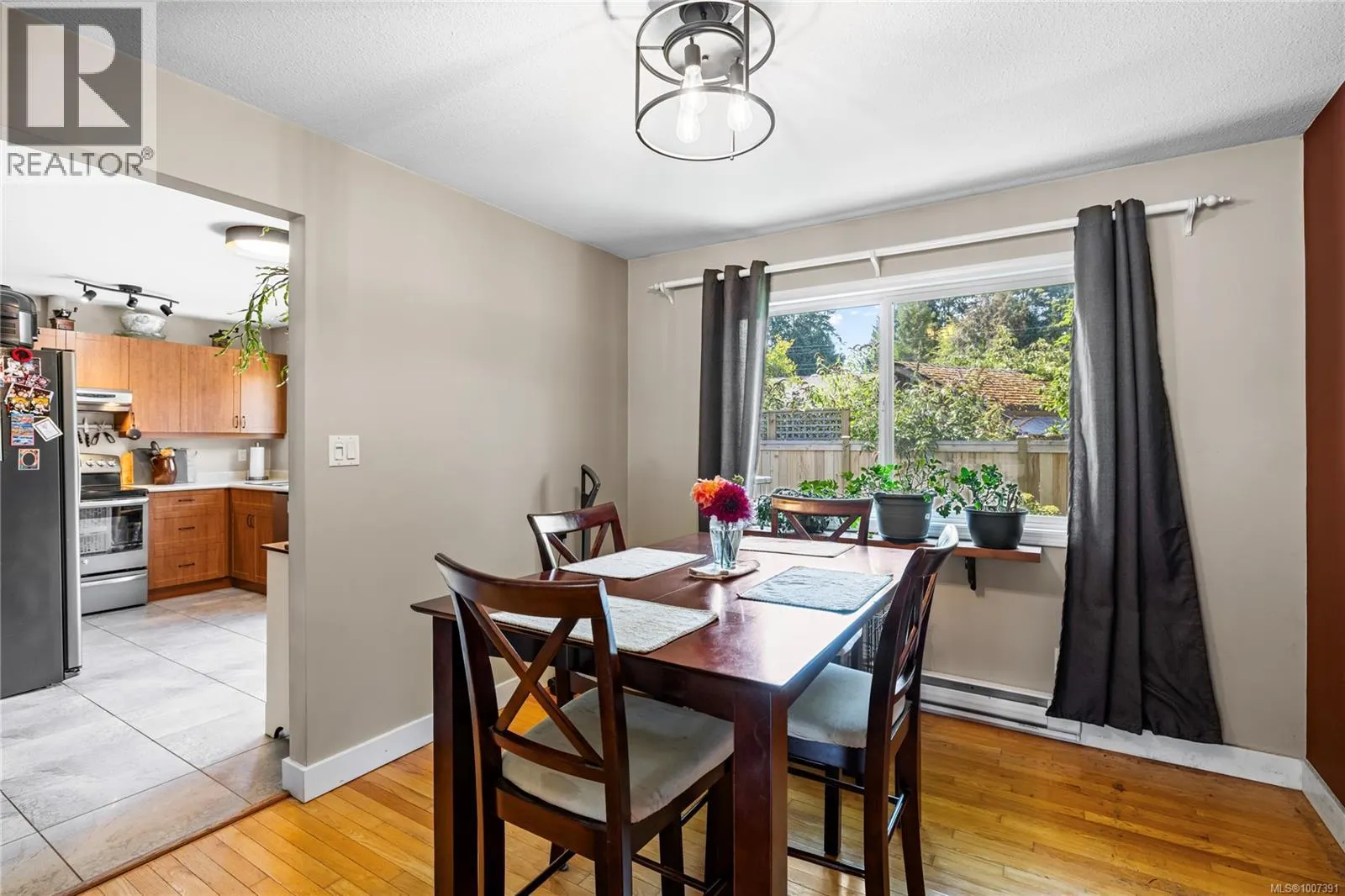 626 Tyee Cres